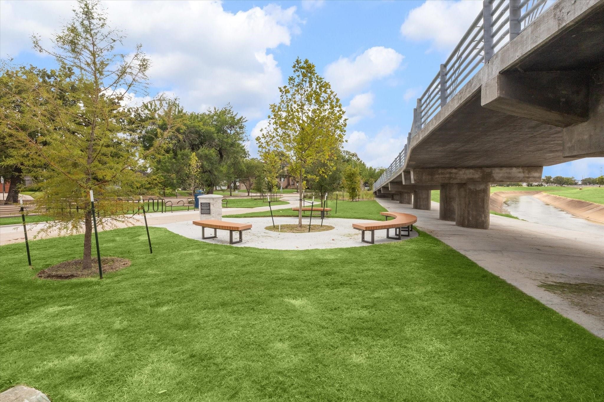 Walking and biking trails on Brays Bayou Walking and biking trails on Brays Bayou