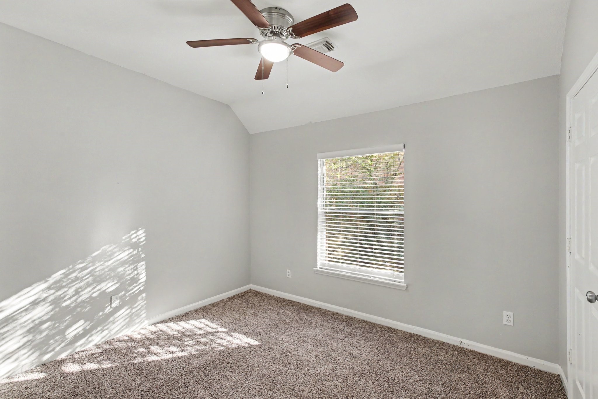 86 N Lace Arbor Drive, The Woodlands, TX 77382