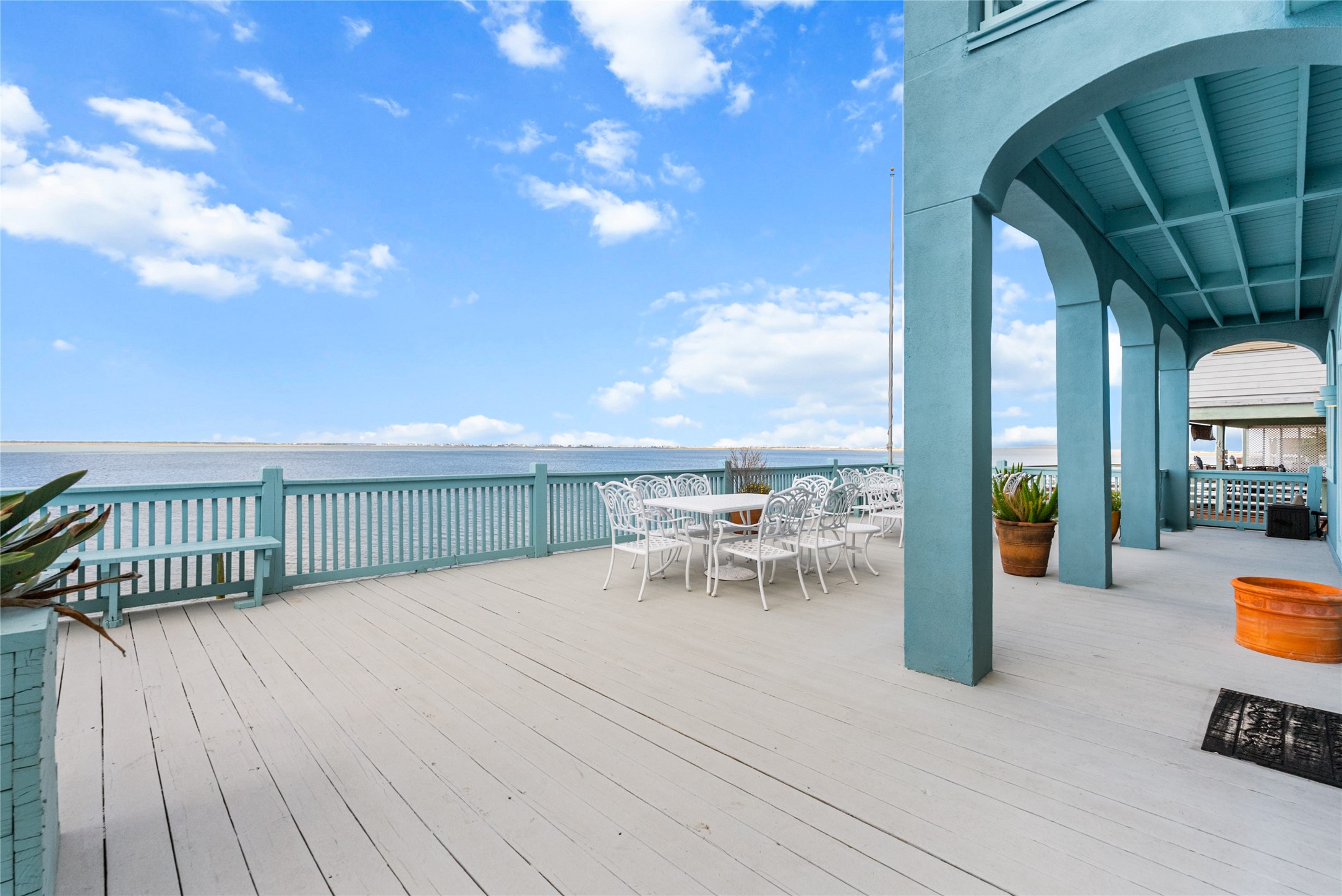 143 Isles End Road, Tiki Island, TX 77554