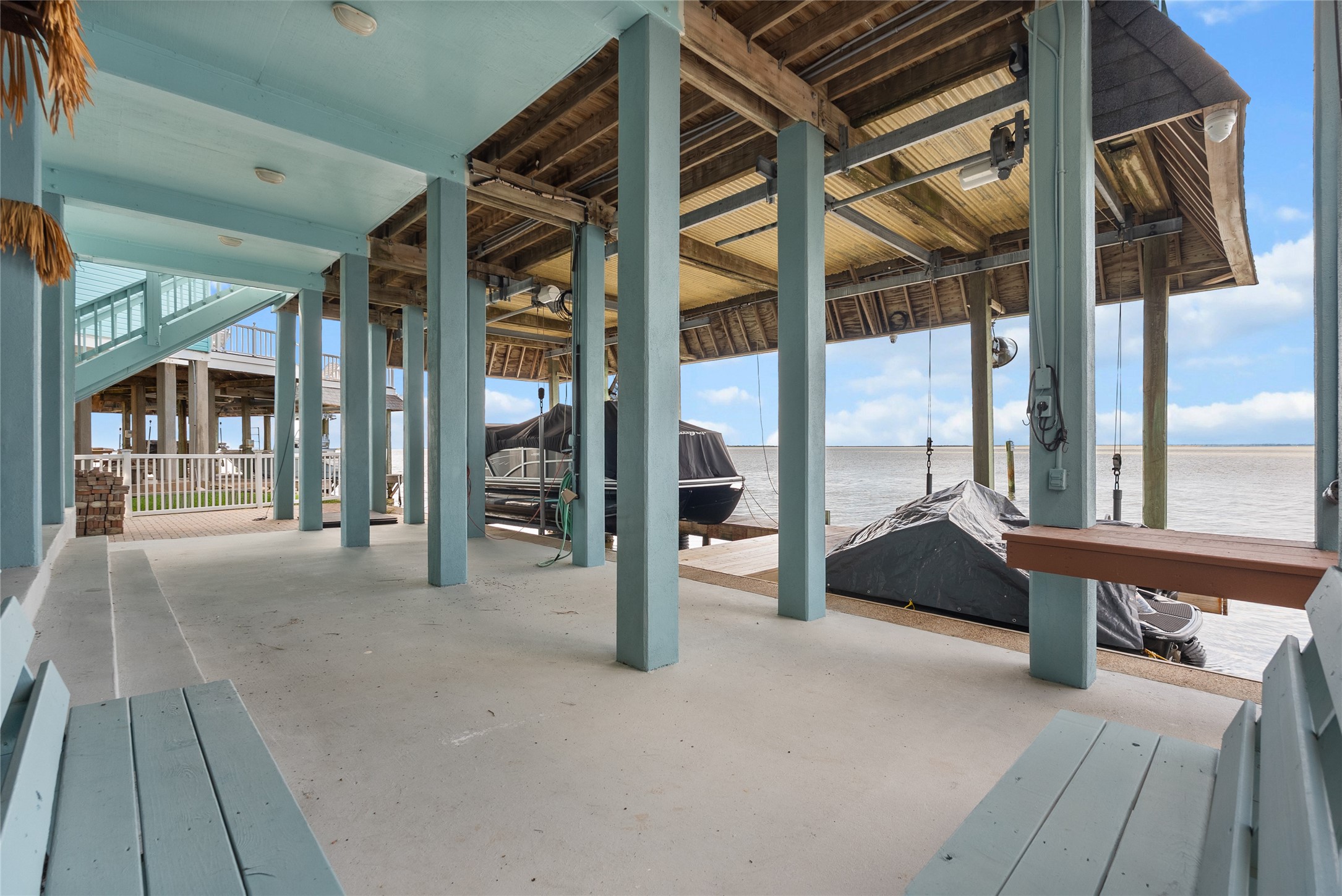 143 Isles End Road, Tiki Island, TX 77554