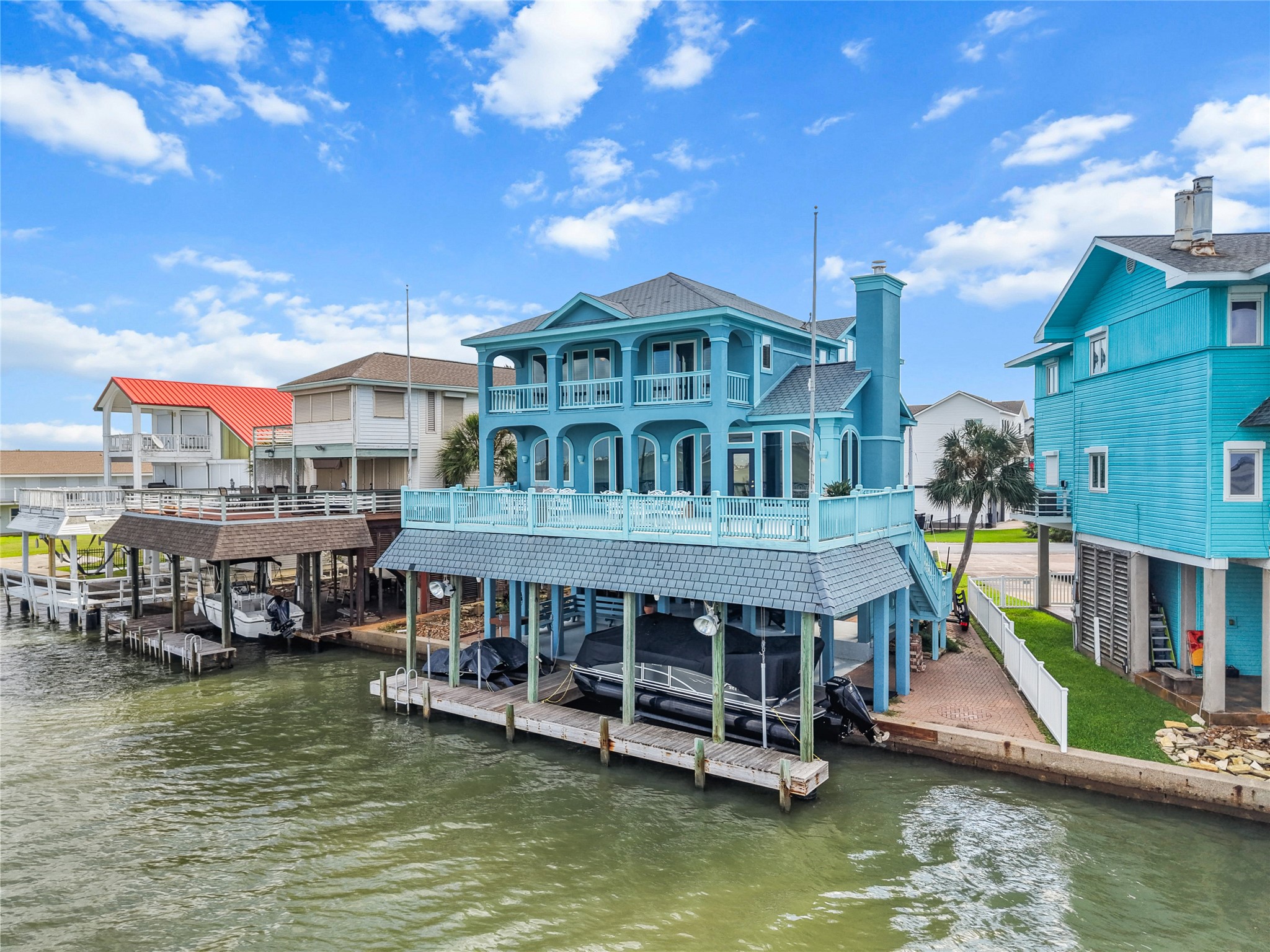 143 Isles End Road, Tiki Island, TX 77554