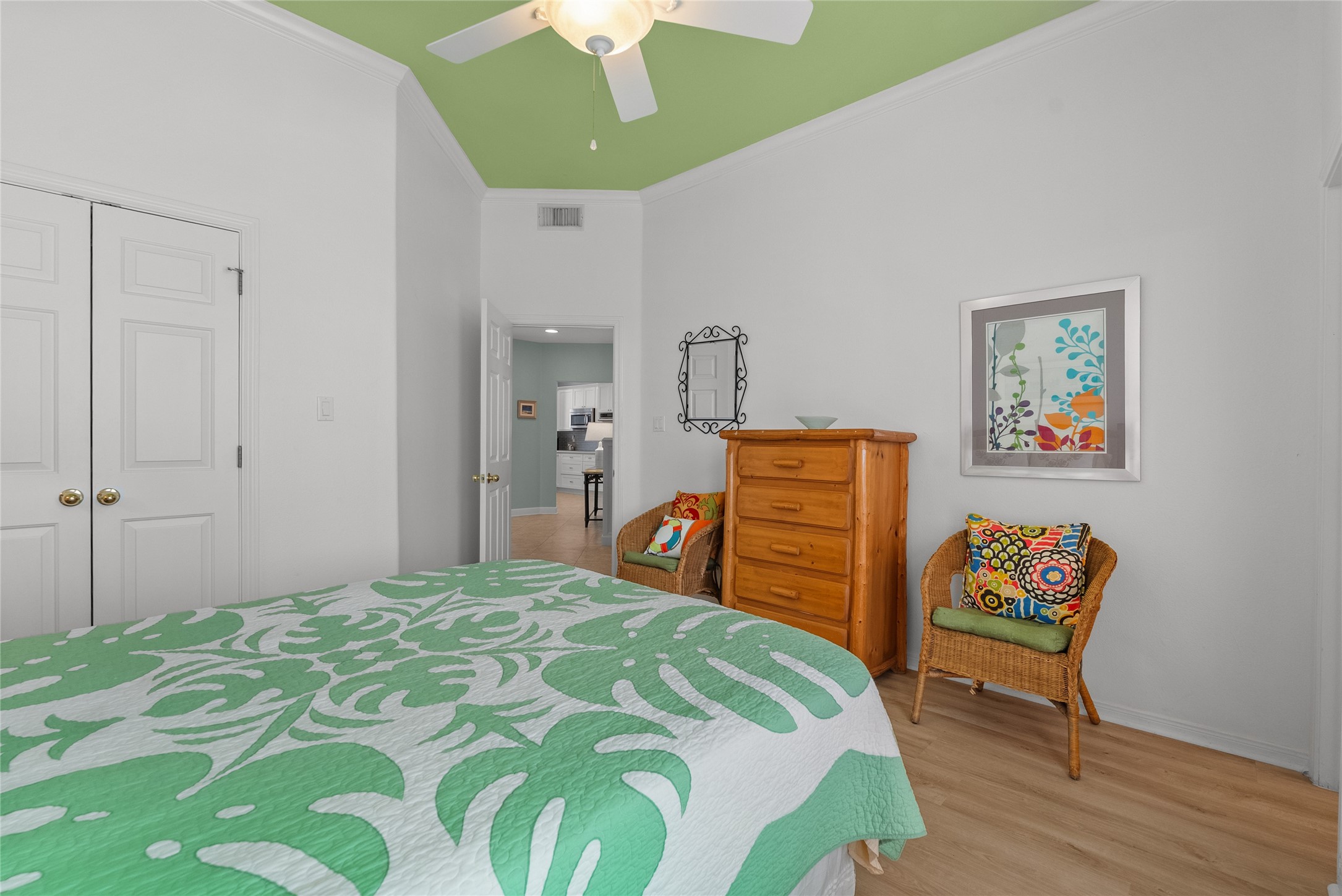 143 Isles End Road, Tiki Island, TX 77554