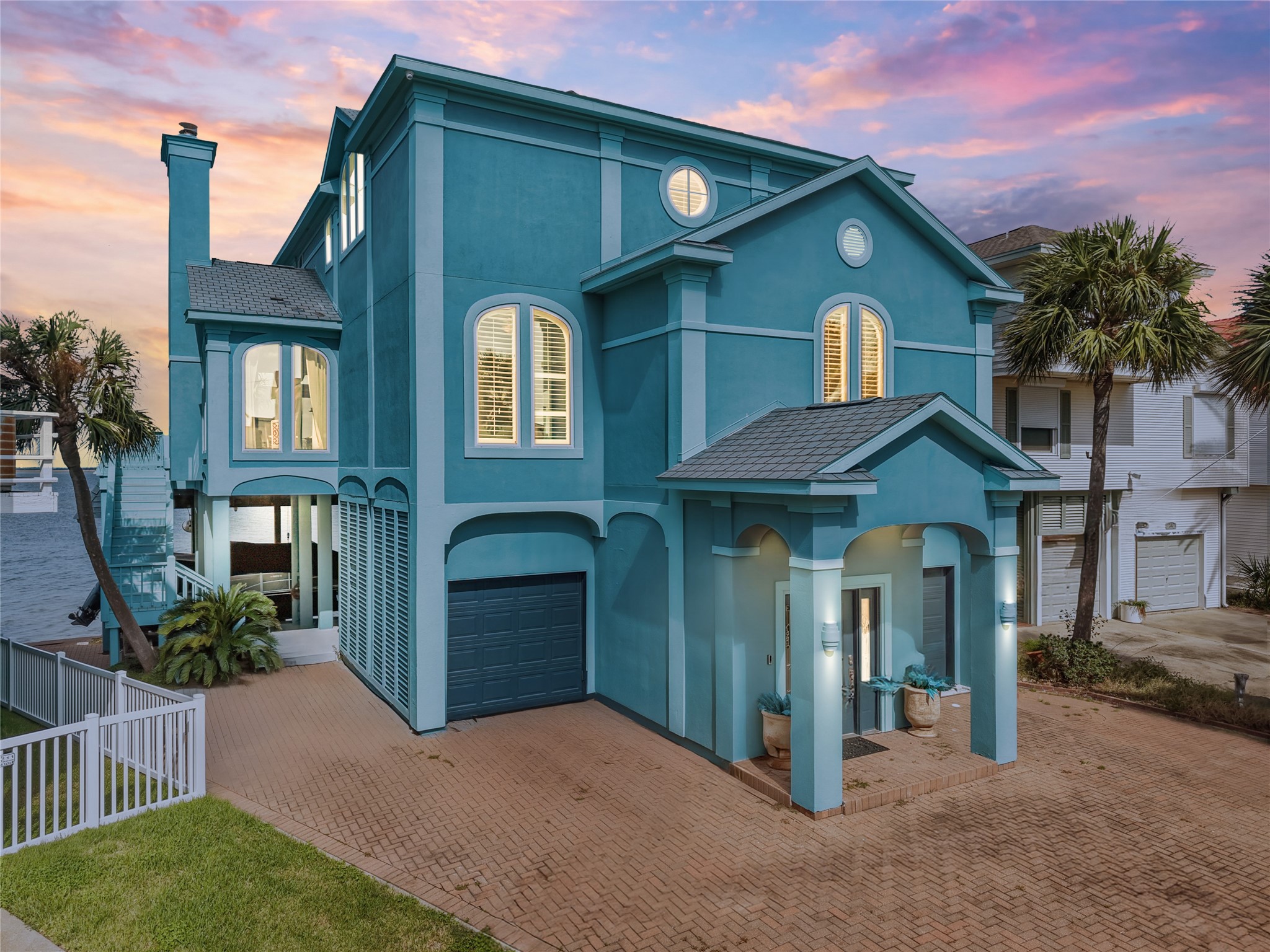 143 Isles End Road, Tiki Island, TX 77554