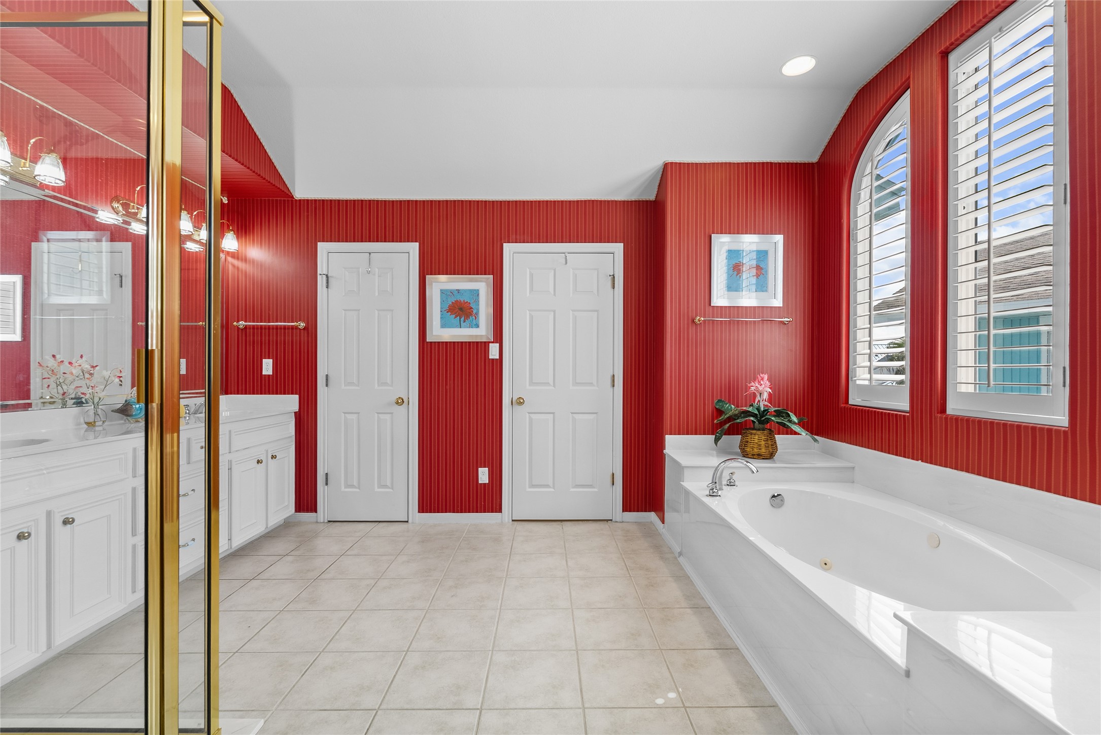 143 Isles End Road, Tiki Island, TX 77554