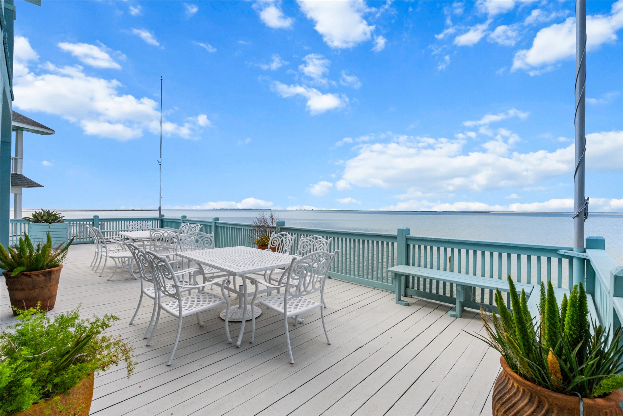 143 Isles End Road, Tiki Island, TX 77554