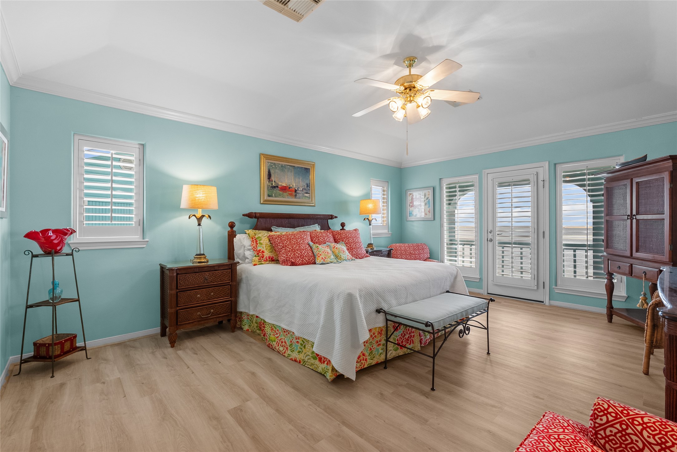 143 Isles End Road, Tiki Island, TX 77554