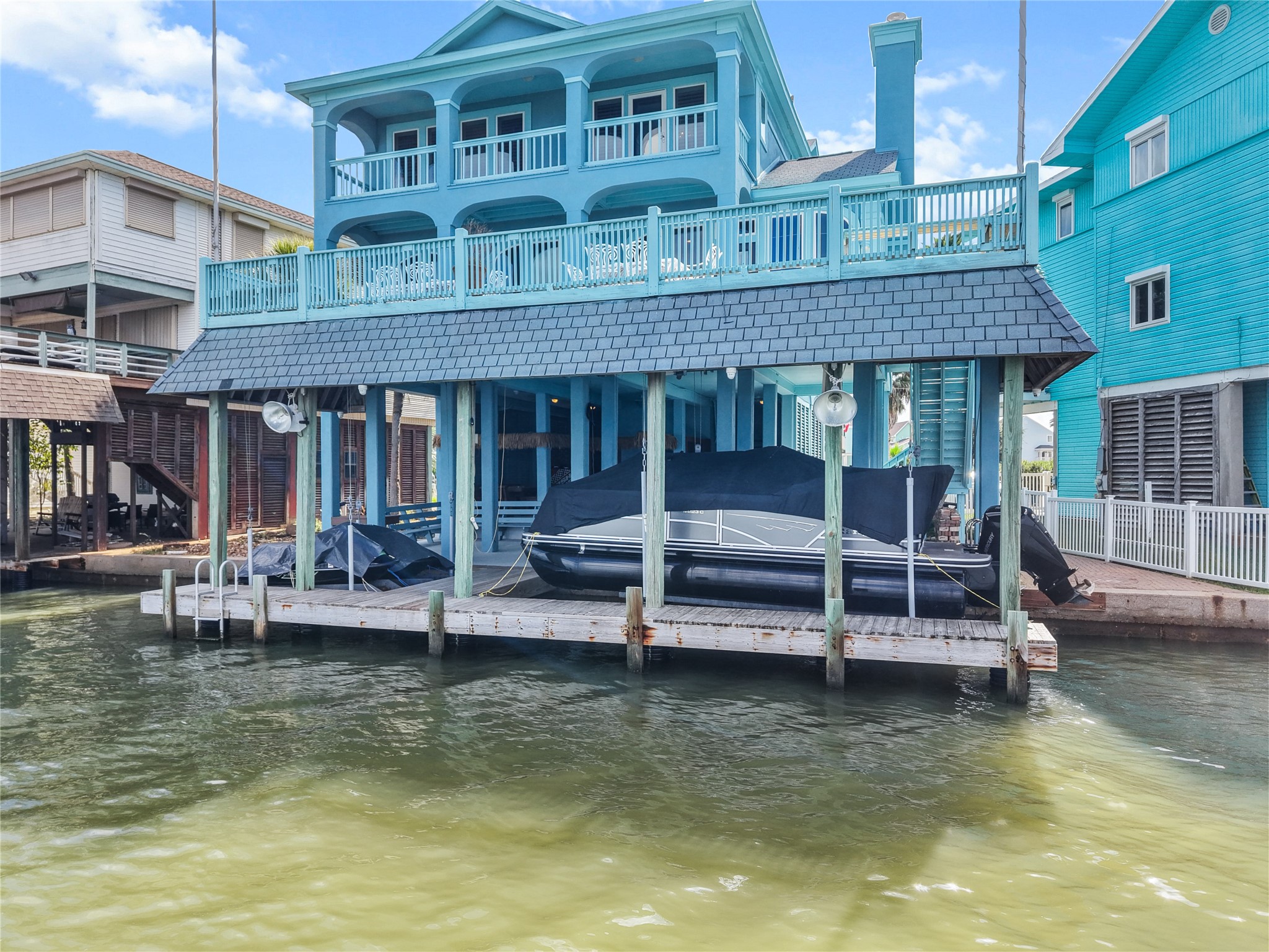 143 Isles End Road, Tiki Island, TX 77554