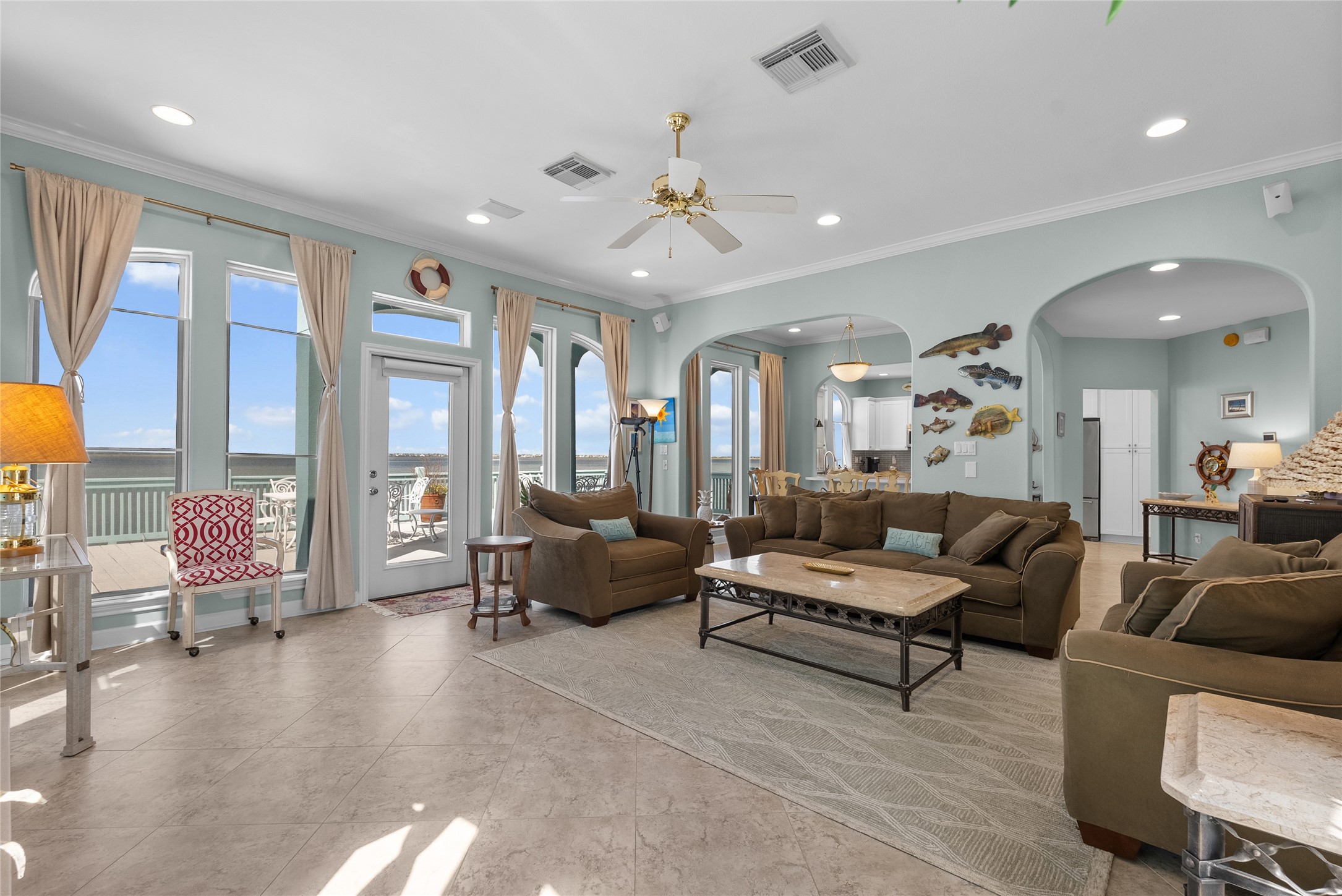 143 Isles End Road, Tiki Island, TX 77554
