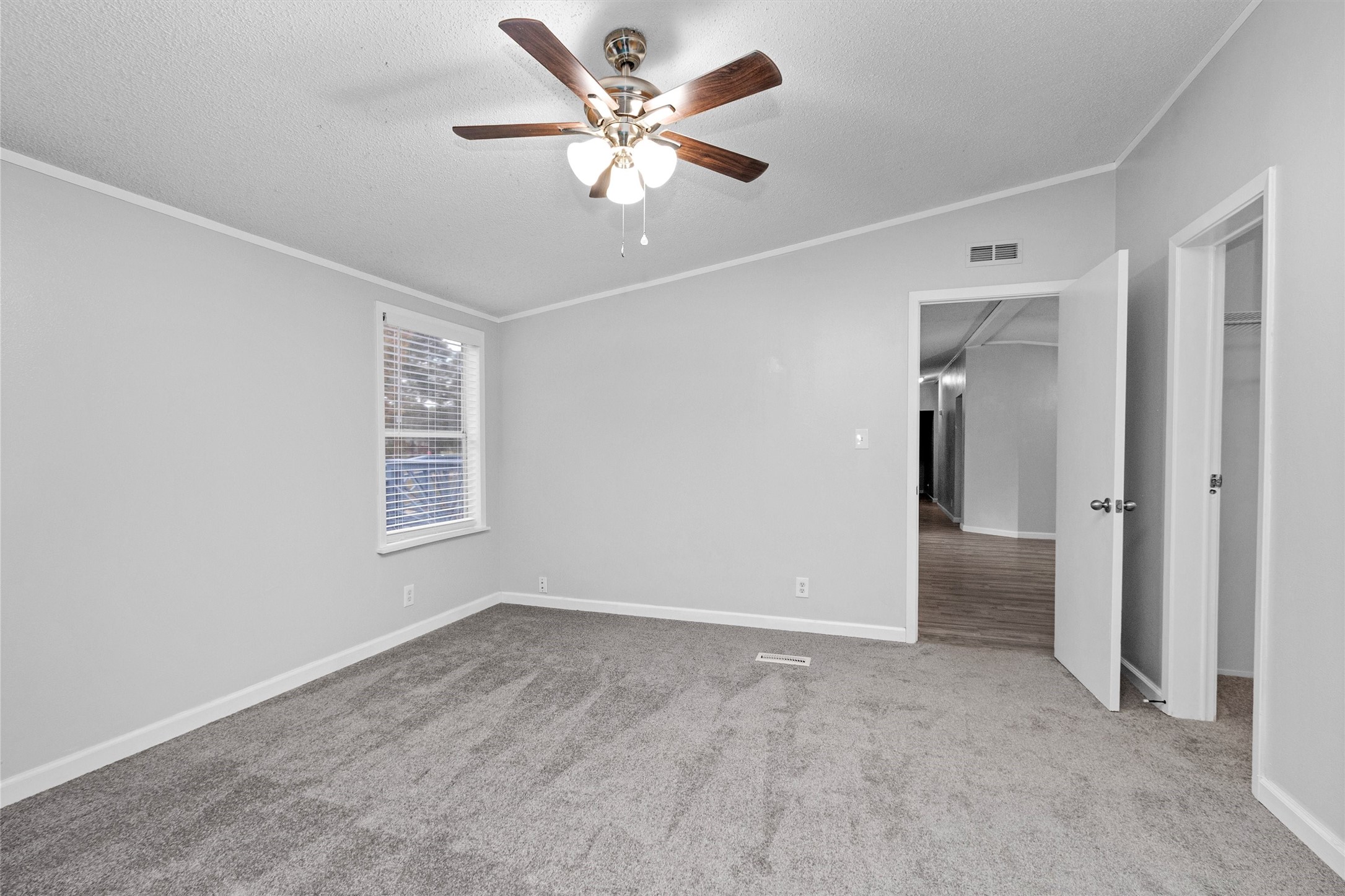 New carpet in the 3 rooms!