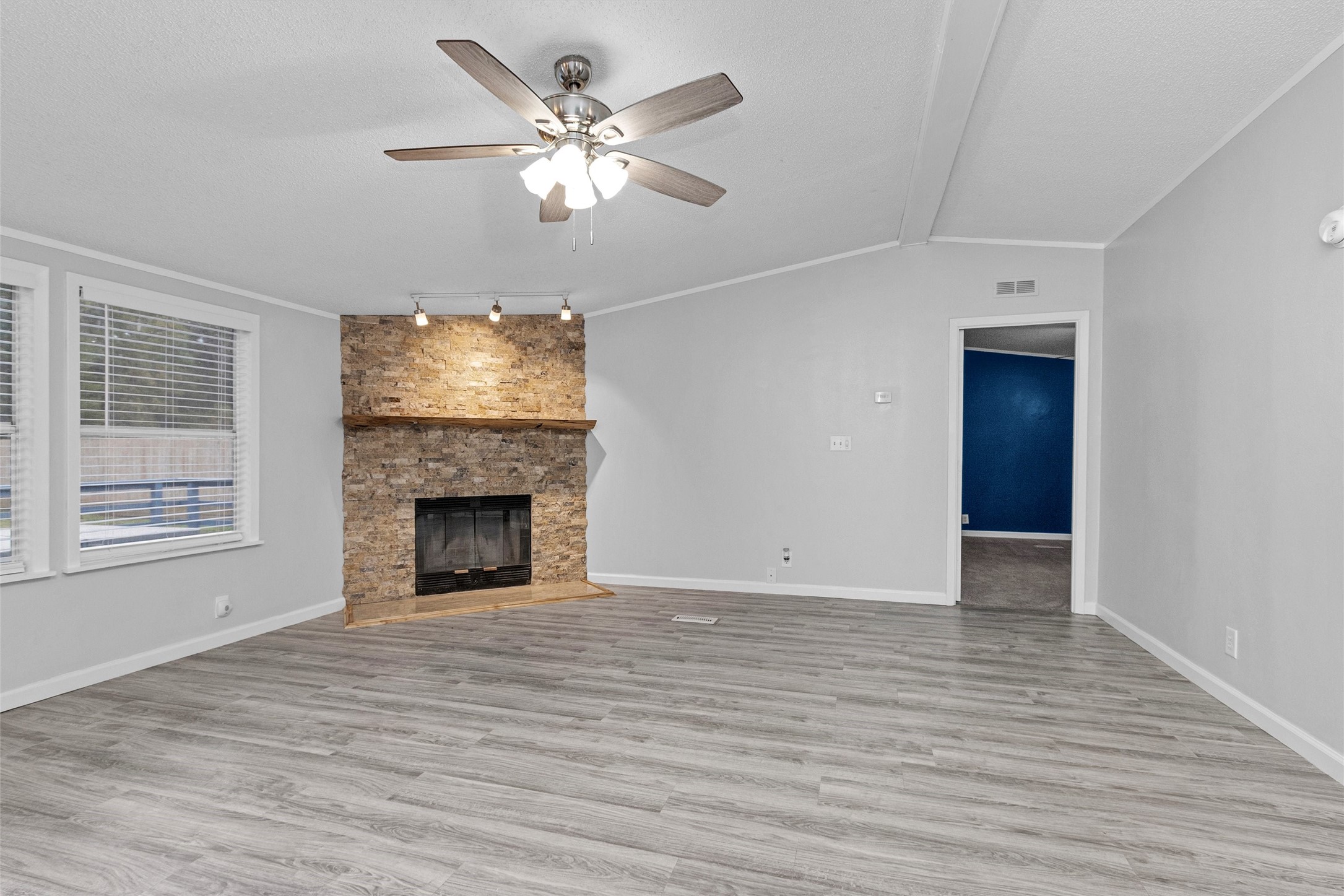 Split floorplan w/ primary room seperate from secondary bedrooms