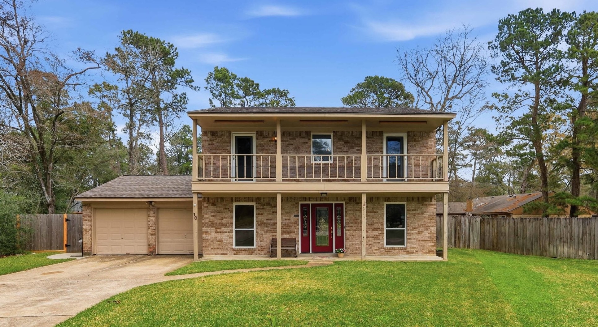Welcome home to 10 E Broken Oak Court! A charming home on a cul de sac in The Woodlands.