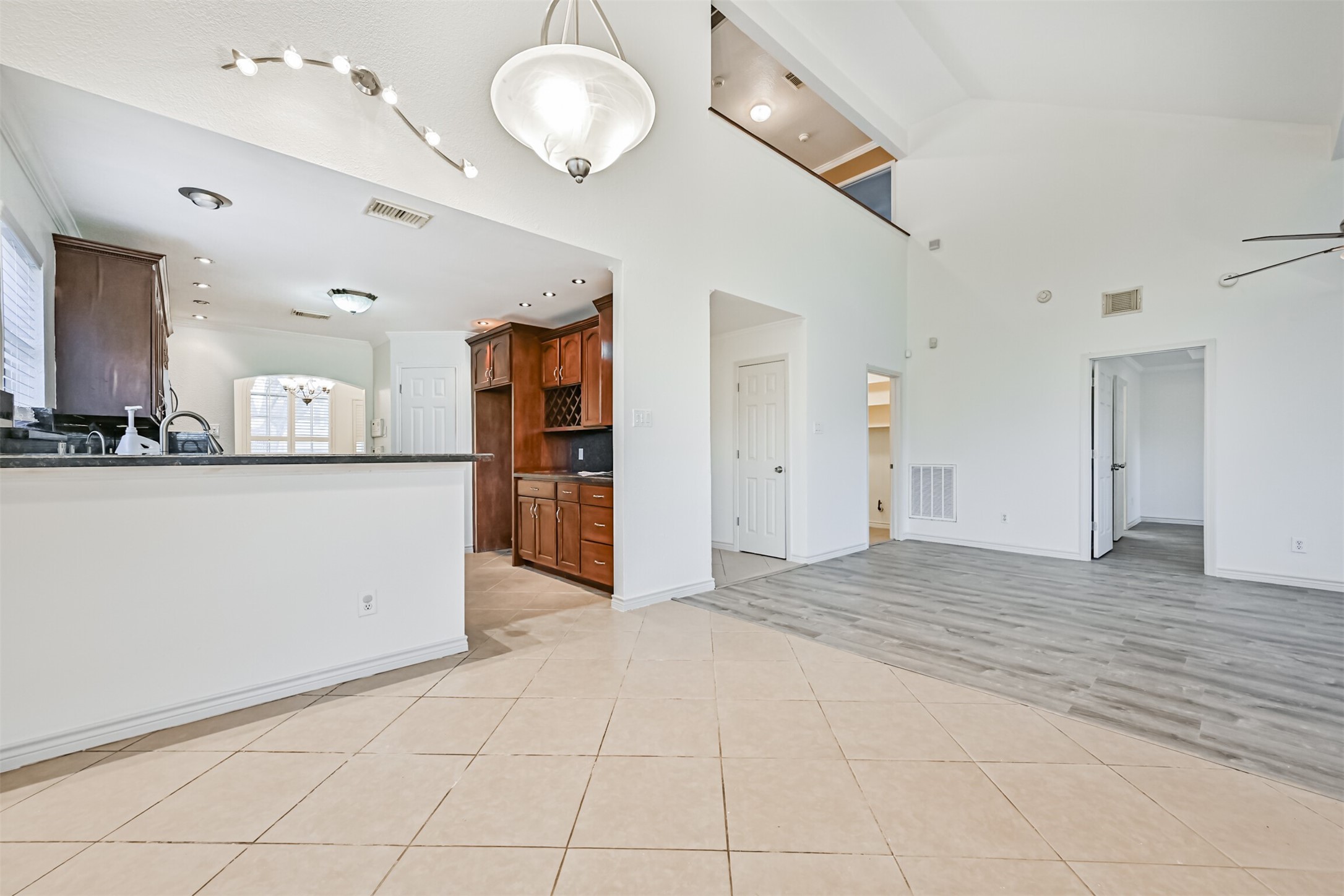914 Chase Creek Circle, Bacliff, TX 77518