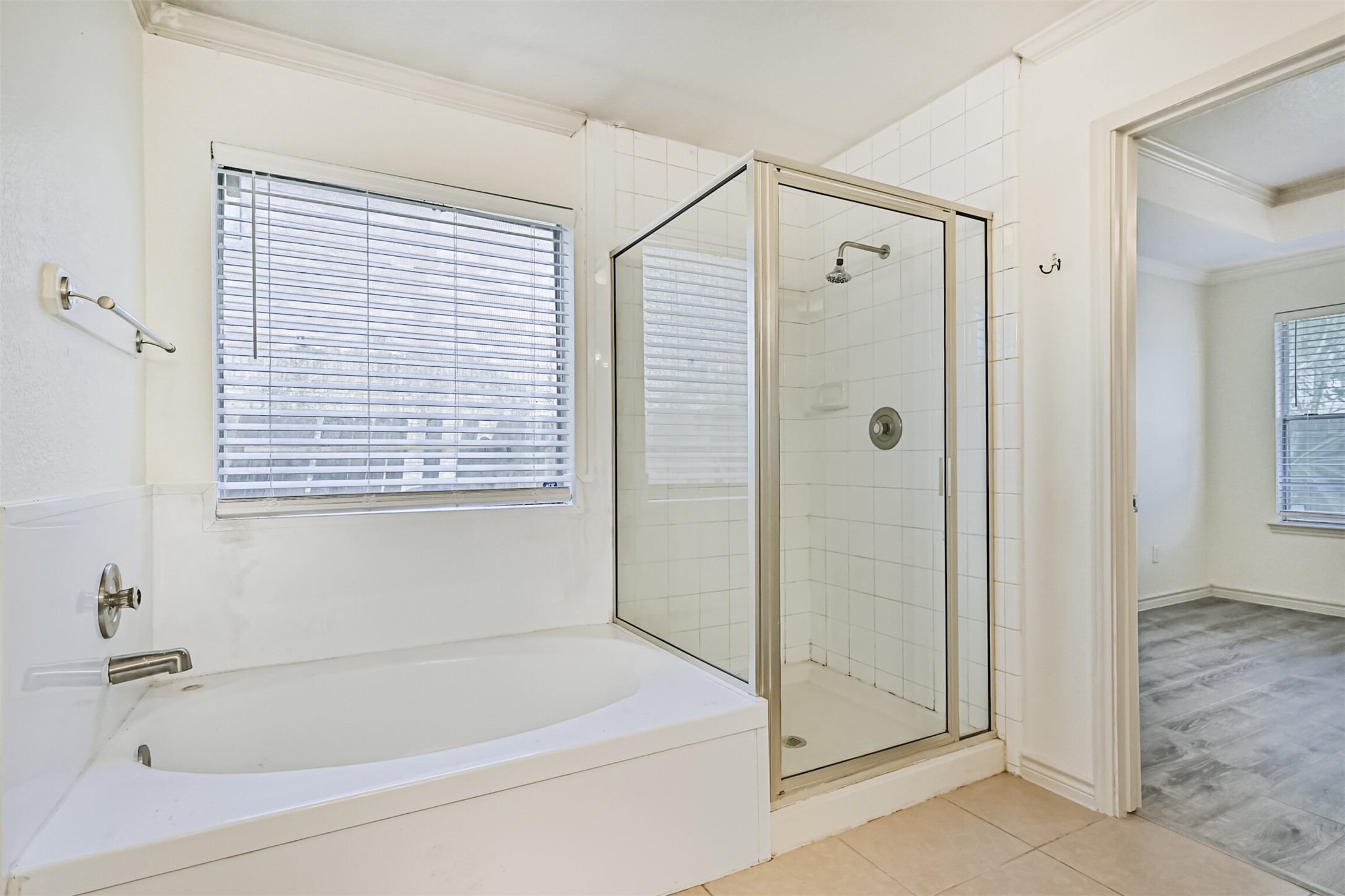 914 Chase Creek Circle, Bacliff, TX 77518