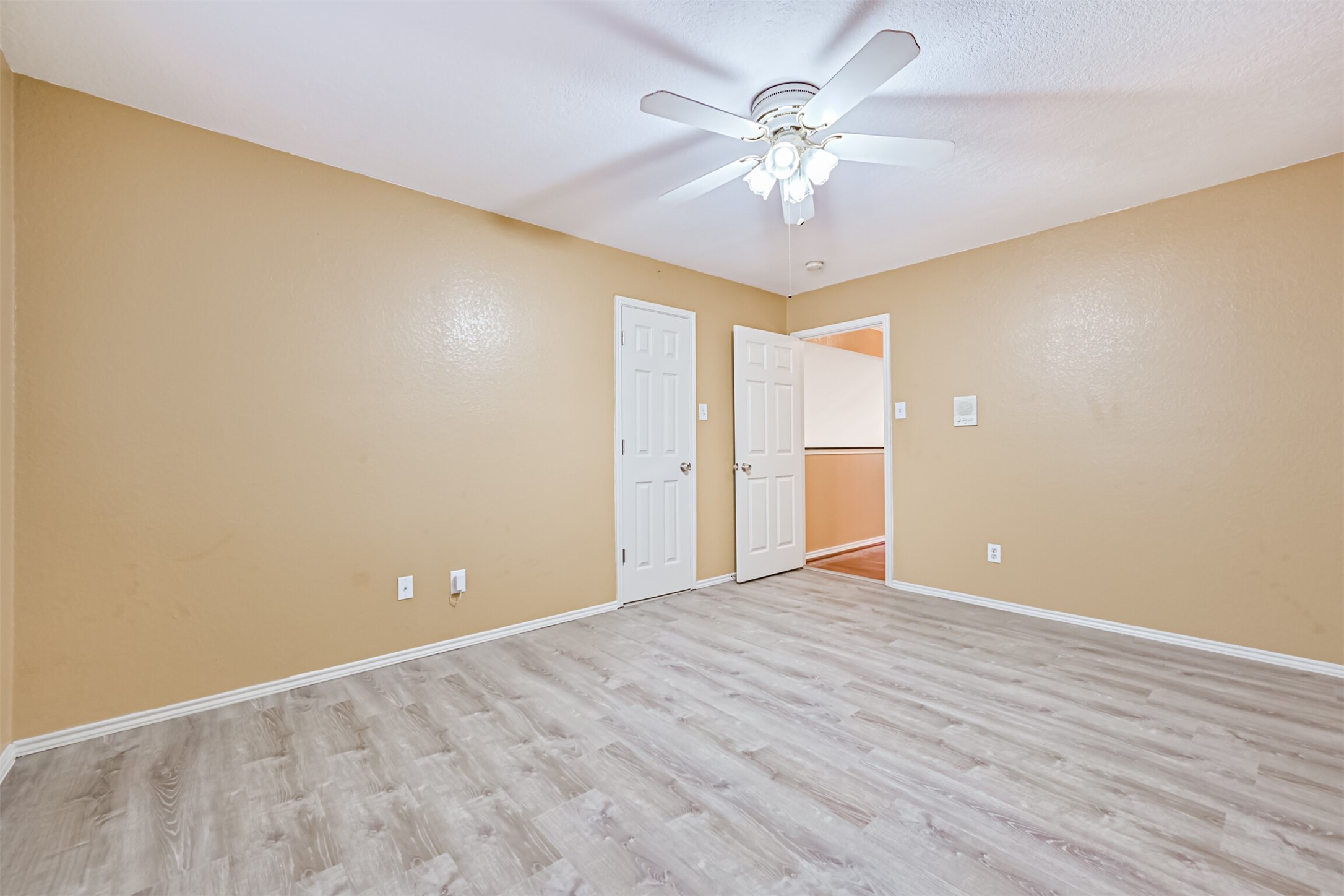 914 Chase Creek Circle, Bacliff, TX 77518
