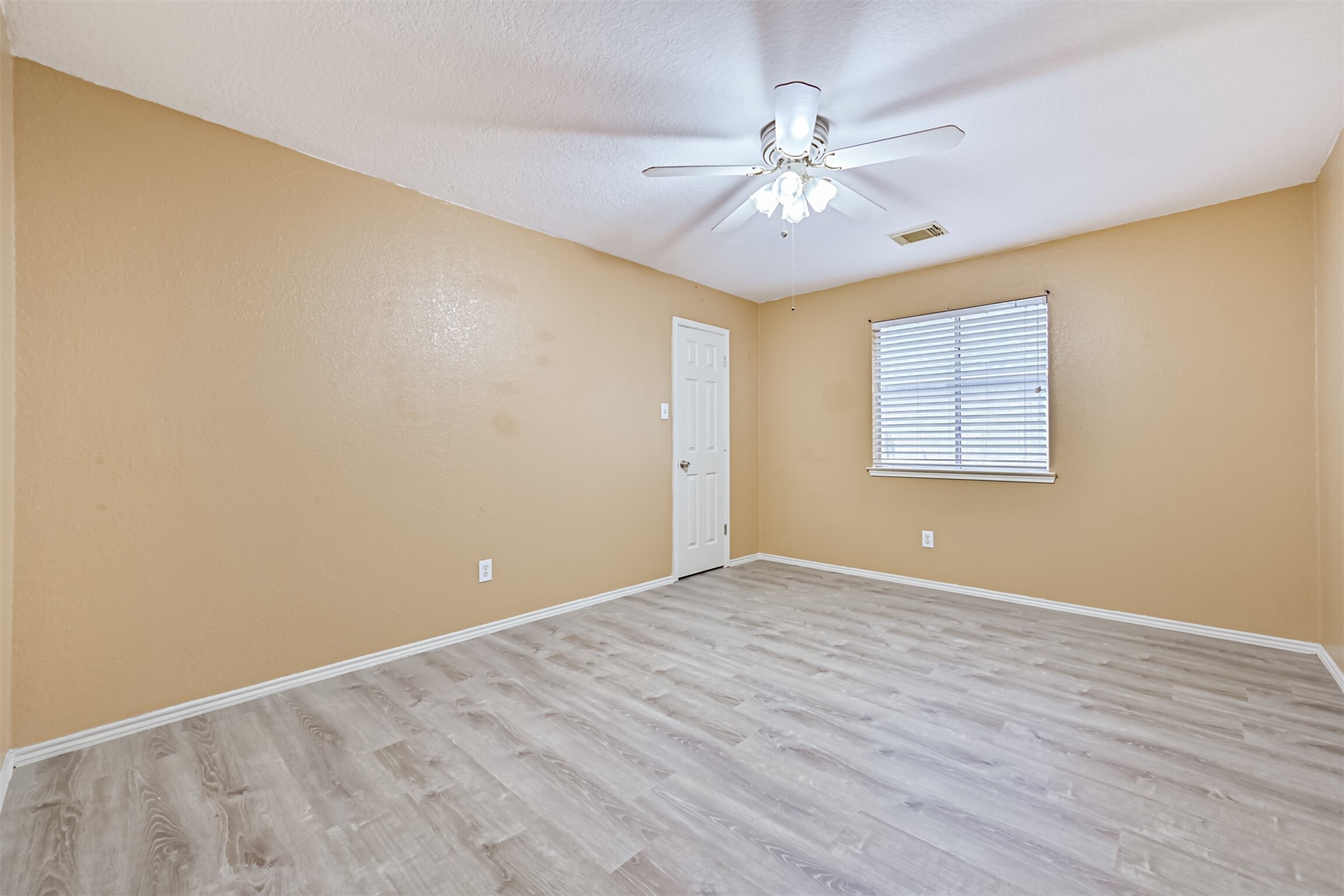 Upstairs bedroom 1