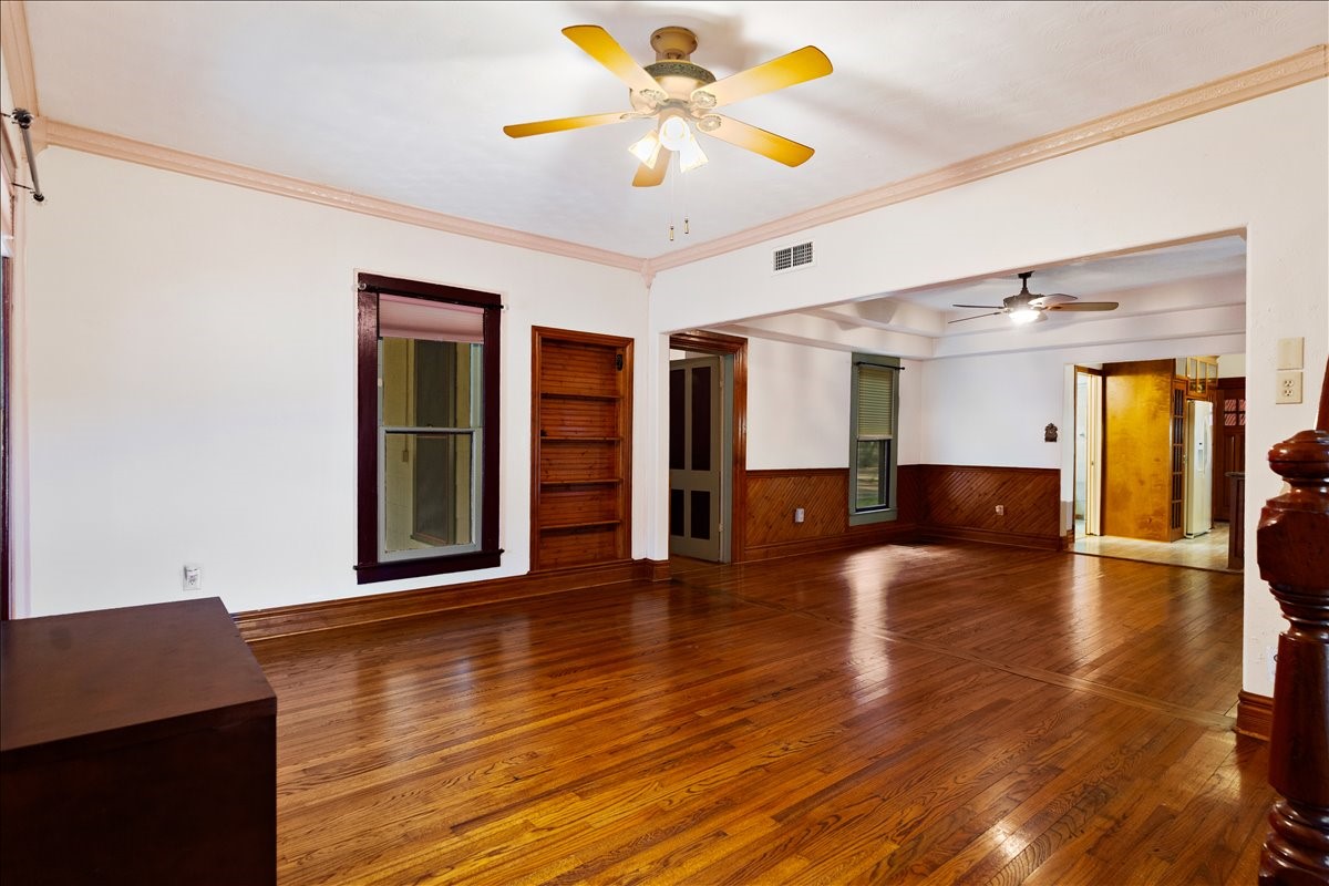 816 W Adoue Street, Alvin, TX 77511