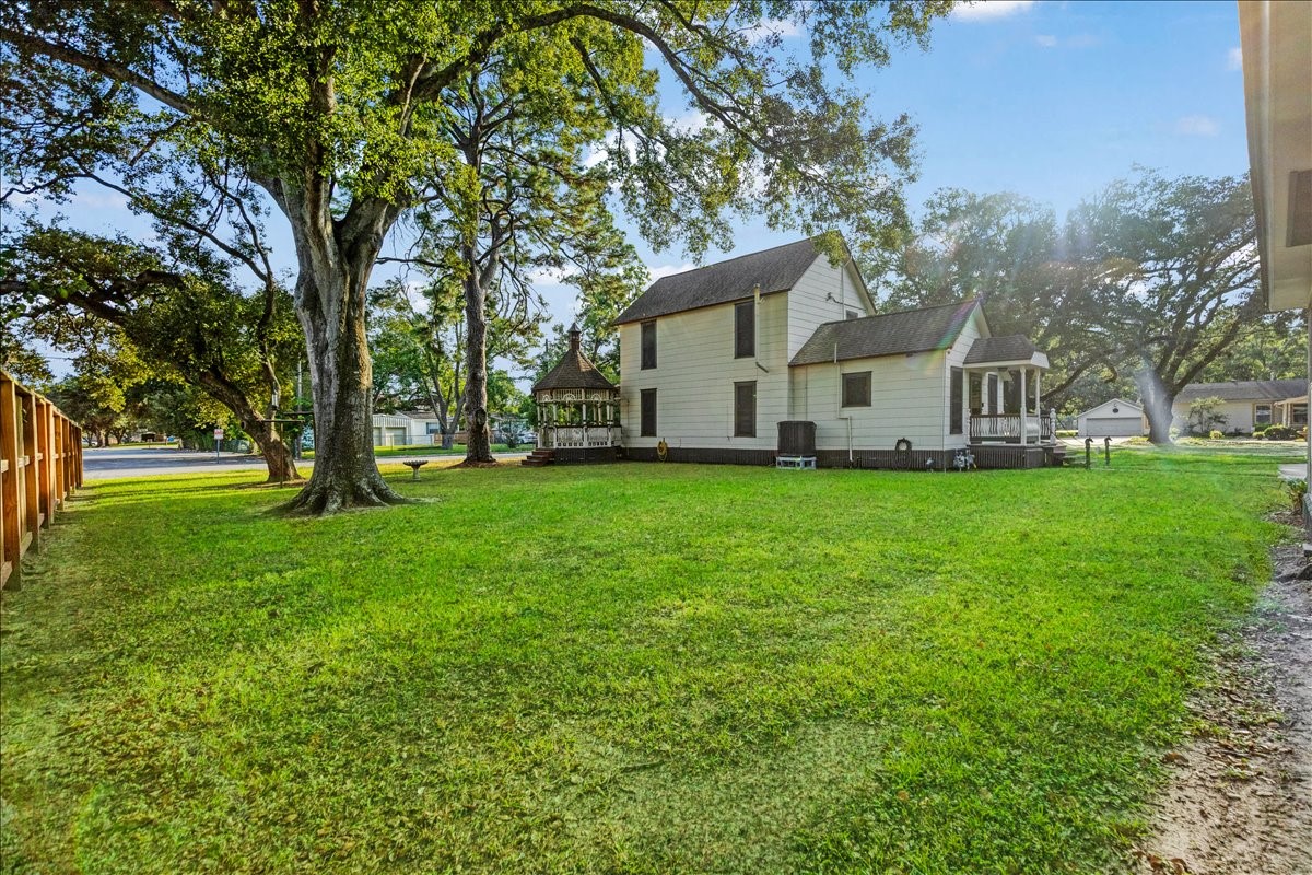 816 W Adoue Street, Alvin, TX 77511