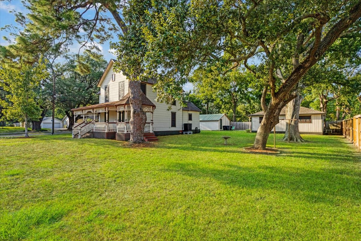 816 W Adoue Street, Alvin, TX 77511 816 W Adoue Street, Alvin, TX 77511