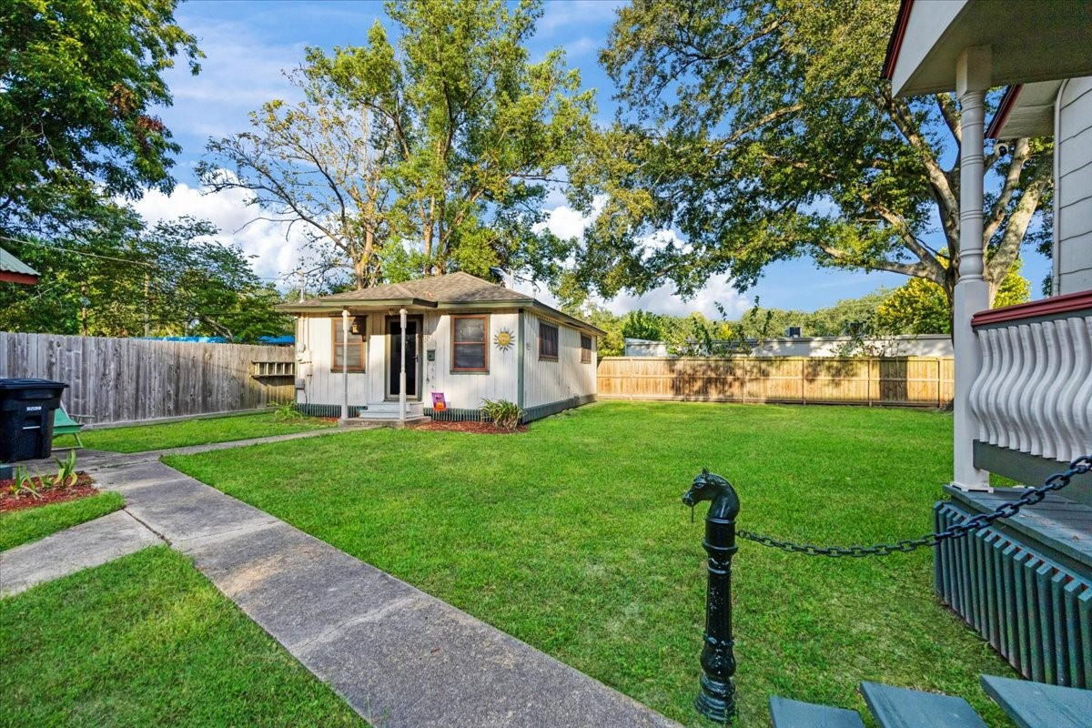 816 W Adoue Street, Alvin, TX 77511