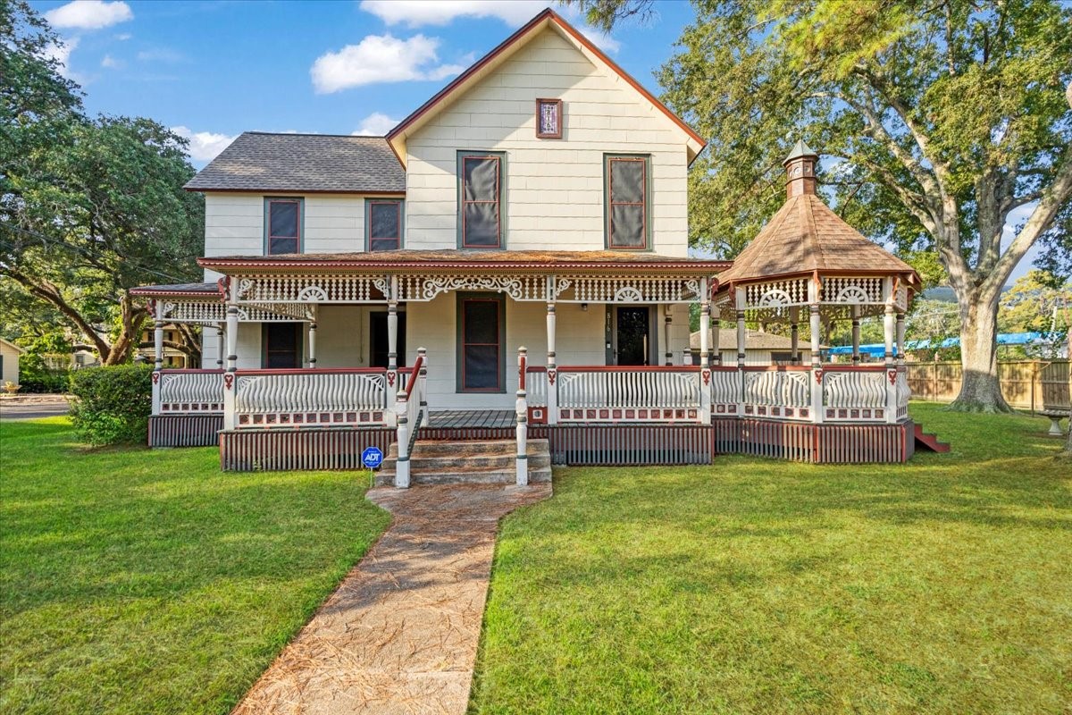 816 W Adoue Street, Alvin, TX 77511