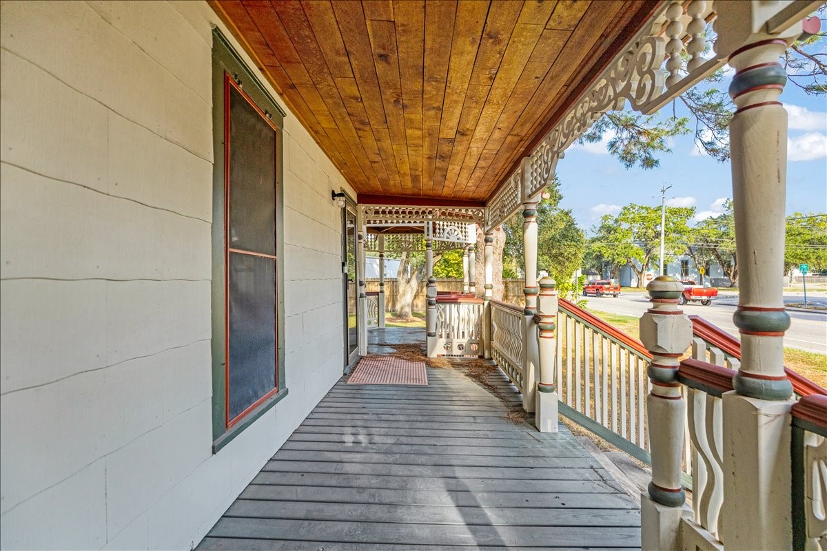 816 W Adoue Street, Alvin, TX 77511 816 W Adoue Street, Alvin, TX 77511