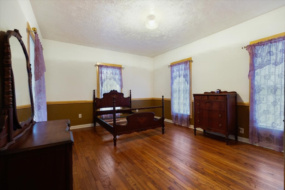 816 W Adoue Street, Alvin, TX 77511