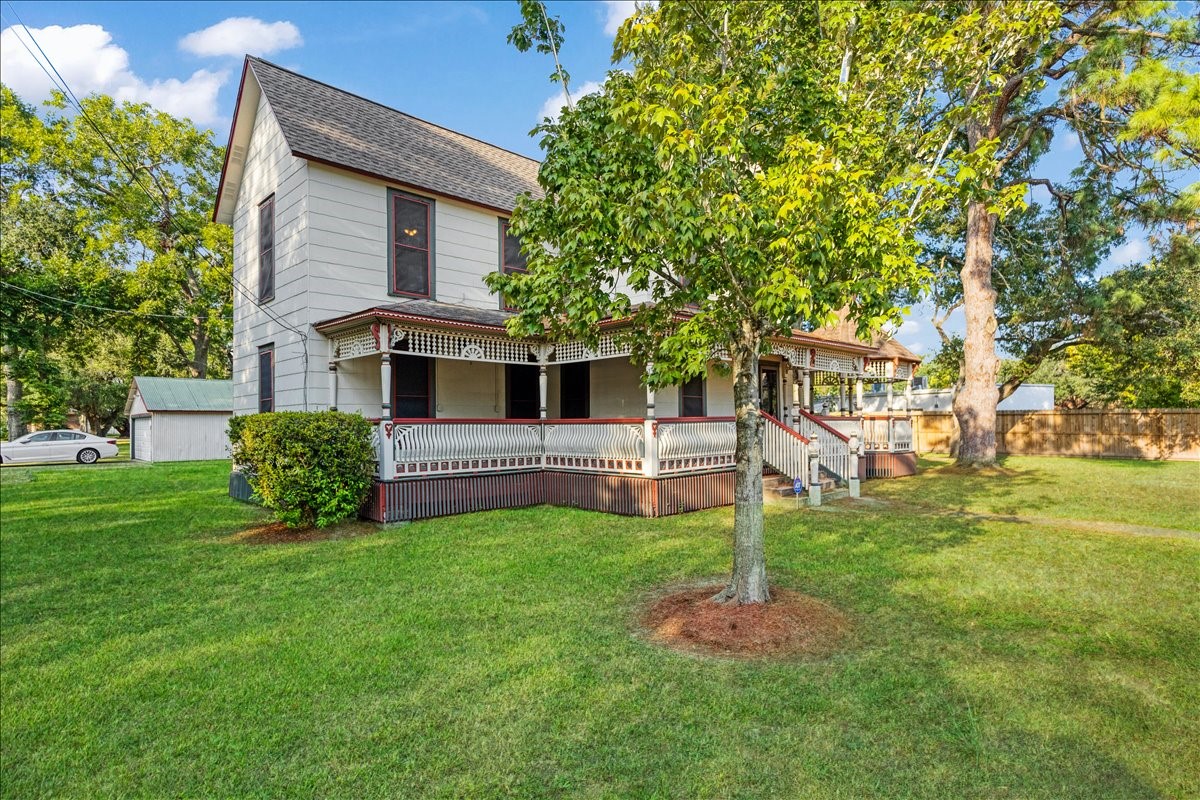 816 W Adoue Street, Alvin, TX 77511 816 W Adoue Street, Alvin, TX 77511