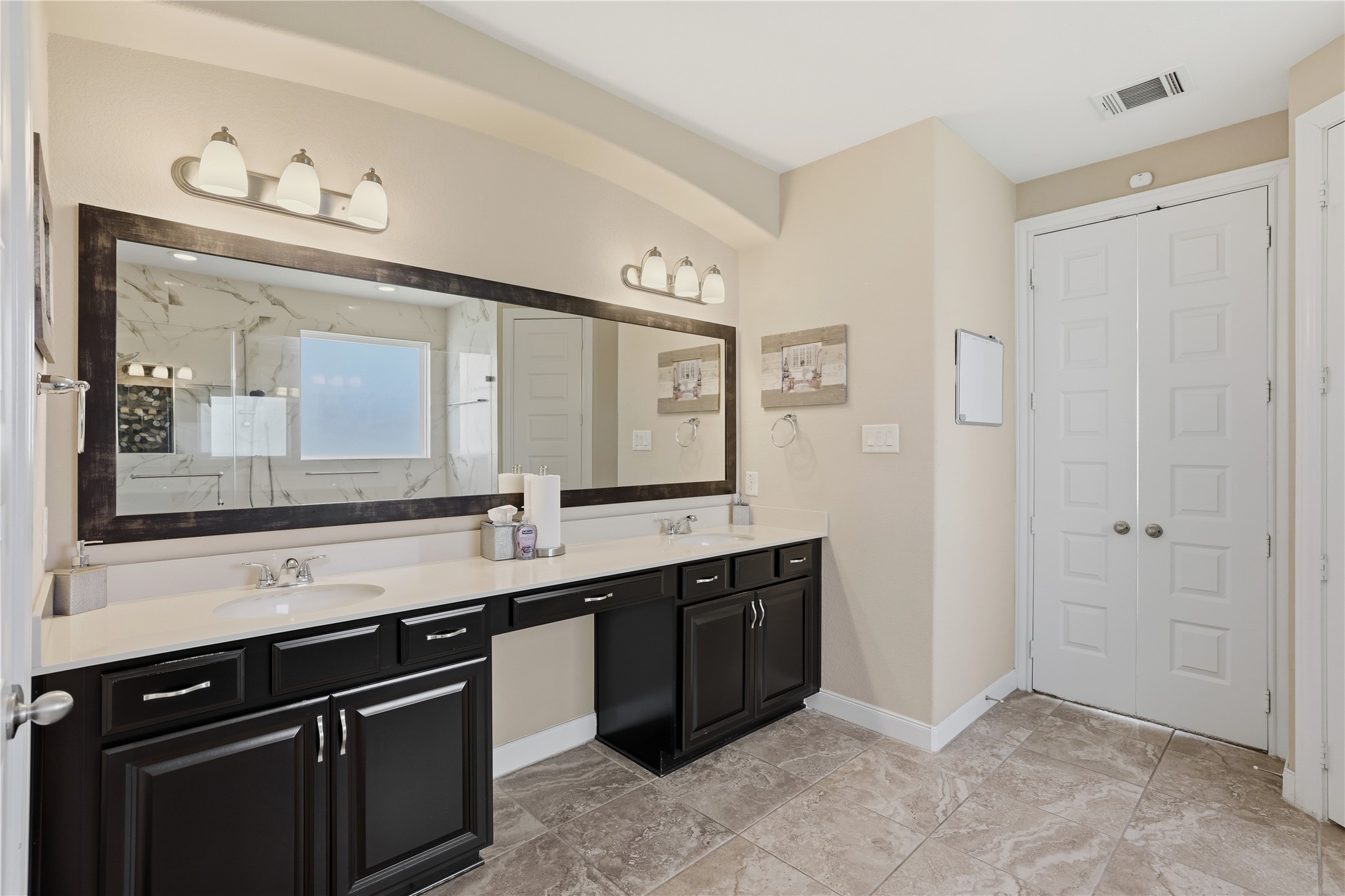 17105 Stillhouse Lake Court, Houston, TX 77044