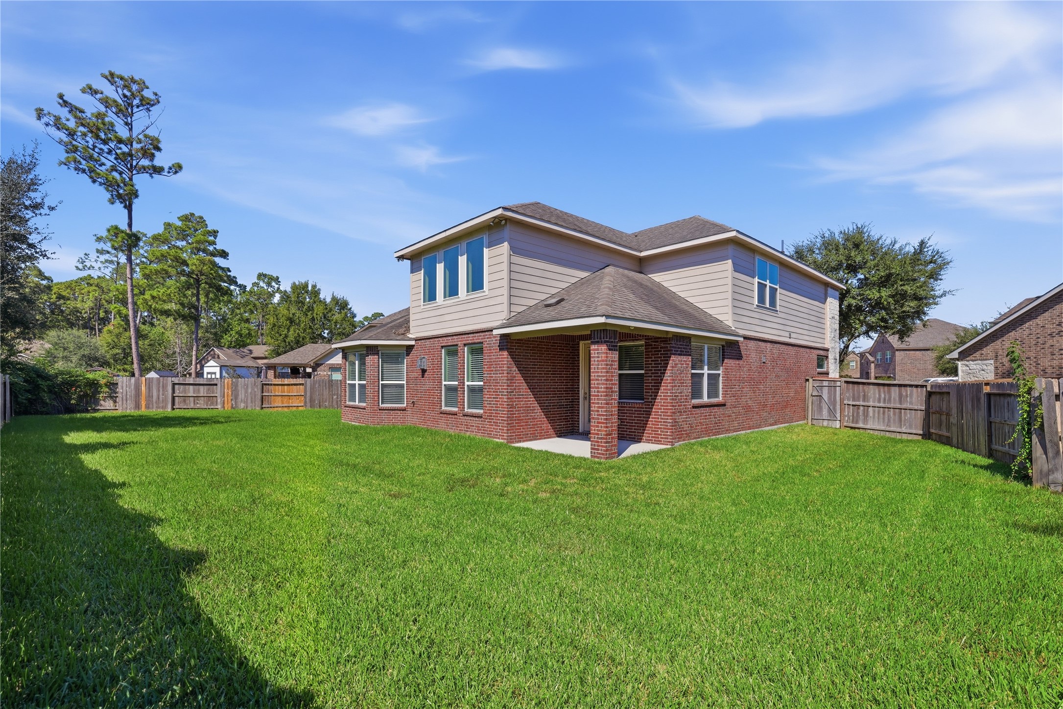 17105 Stillhouse Lake Court, Houston, TX 77044