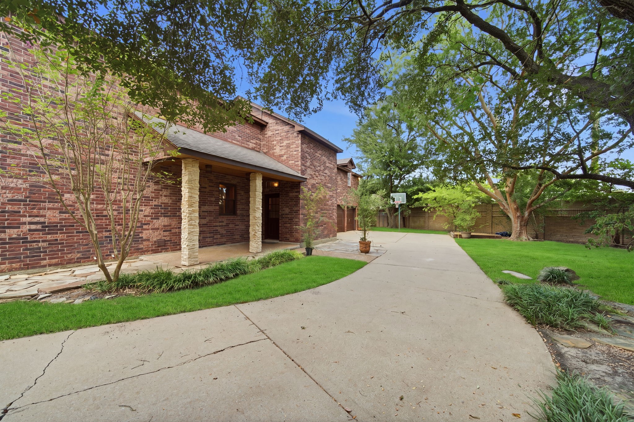 Side yard and entrance creates more private space for gardening and play. Side yard and entrance creates more private space for gardening and play.