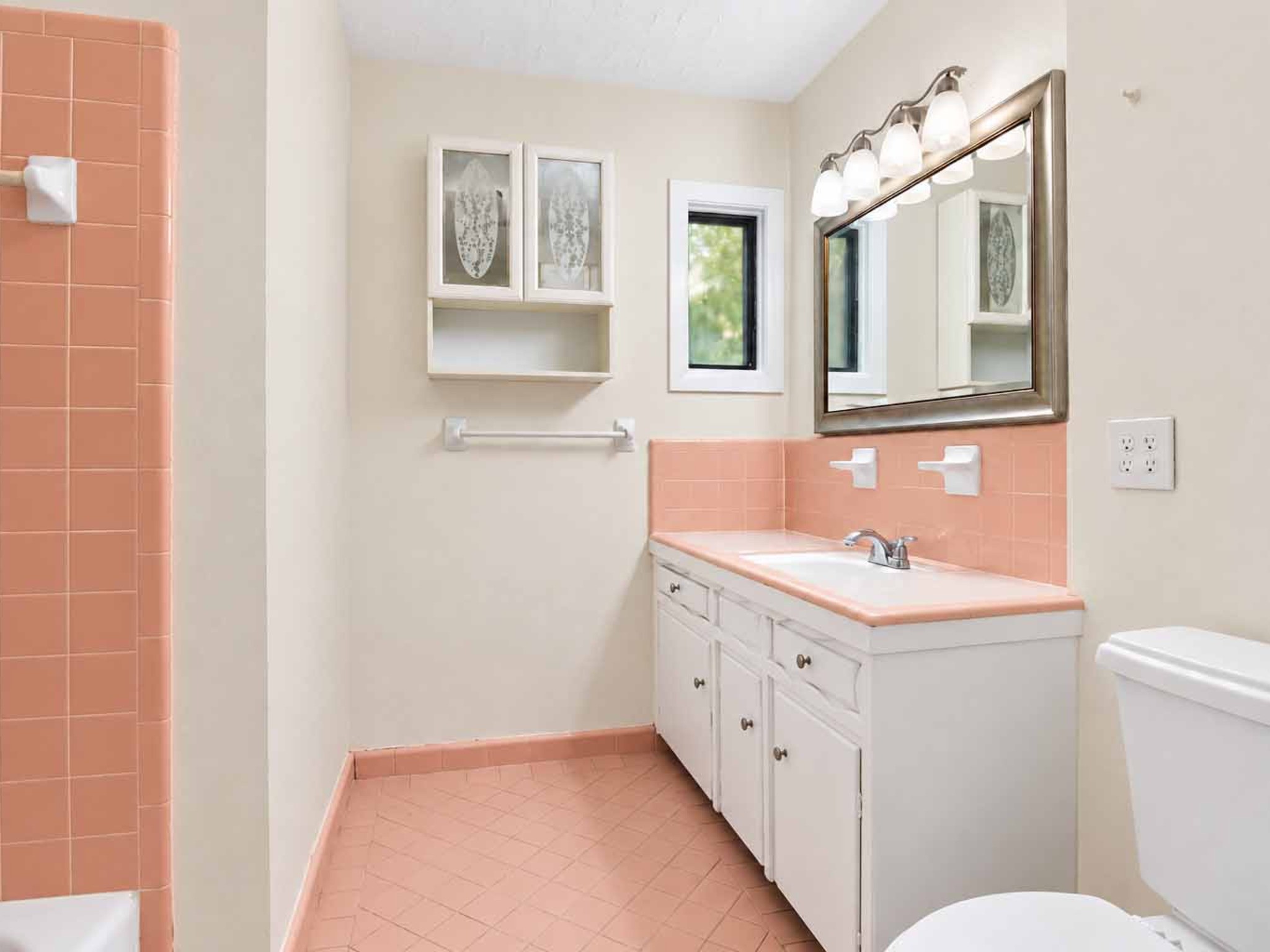 Second bathroom.