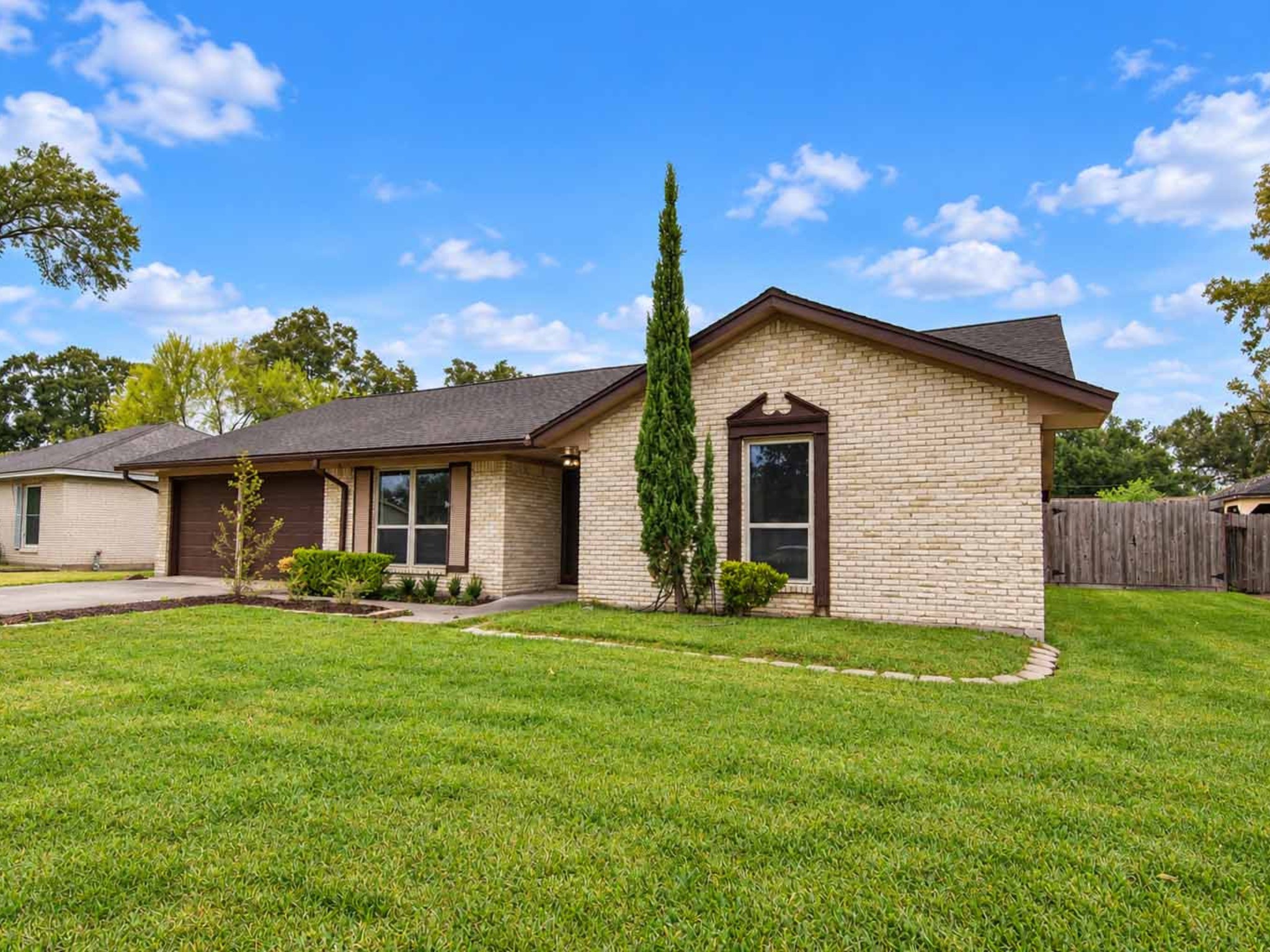 10323 Winding Trail Road, La Porte, TX 77571