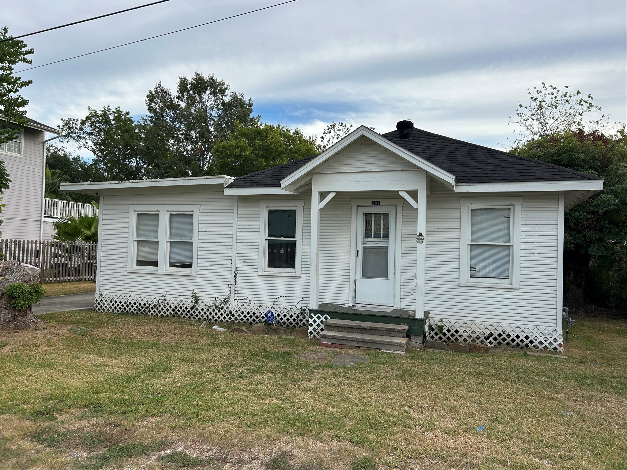 107 BAY OAKS Drive, La Porte, TX 77571
