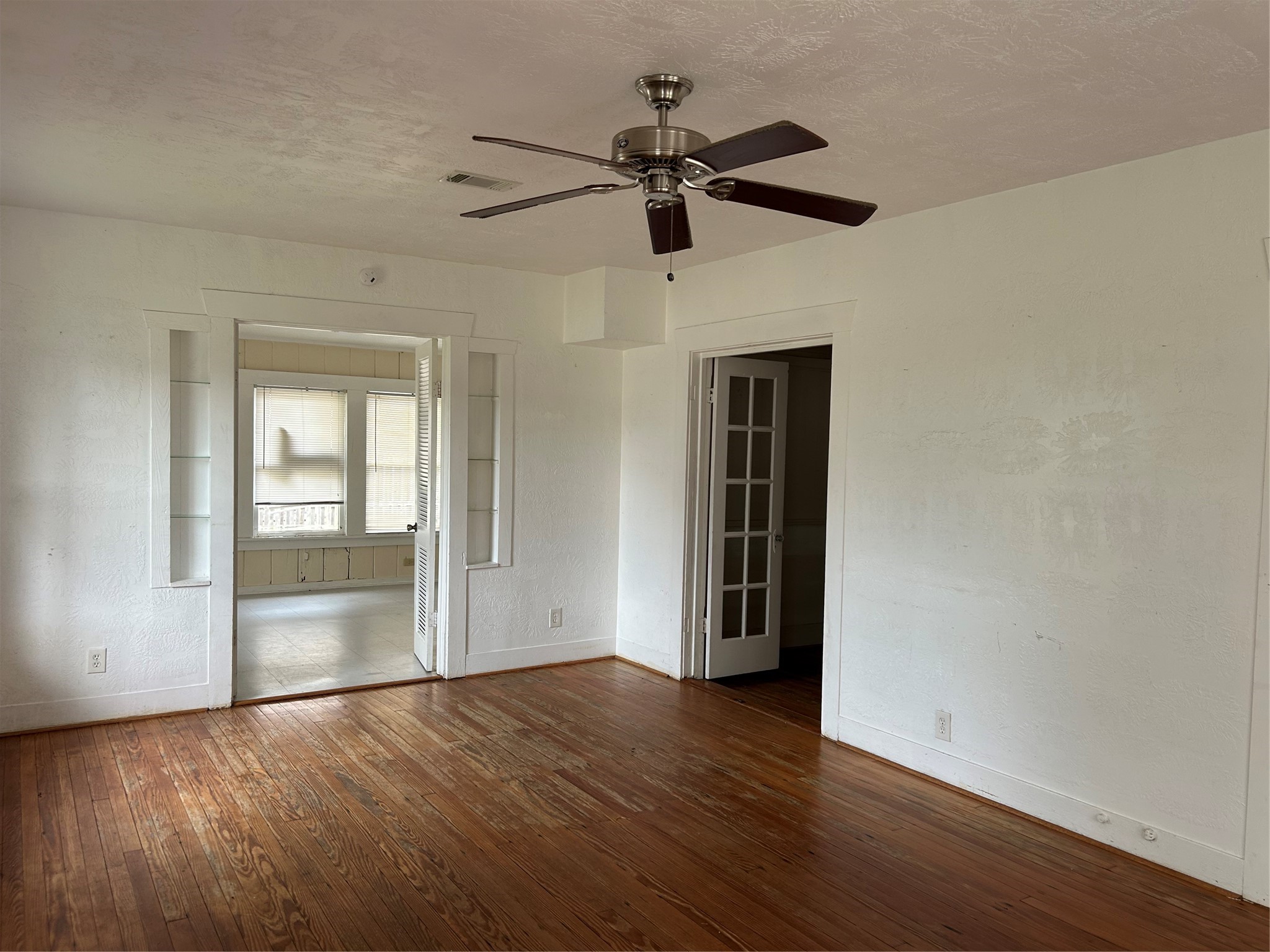 107 BAY OAKS Drive, La Porte, TX 77571