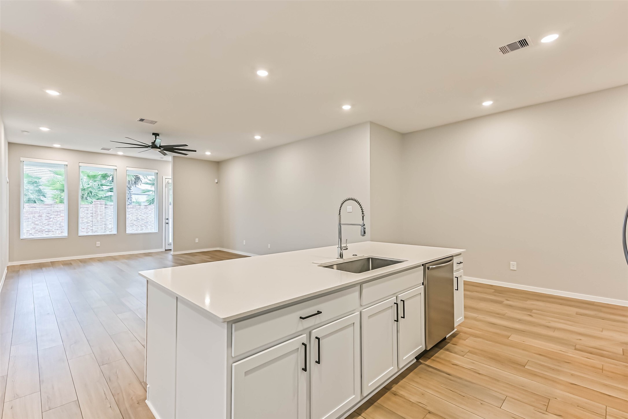 3106 Mariner Island Drive, La Marque, TX 77568