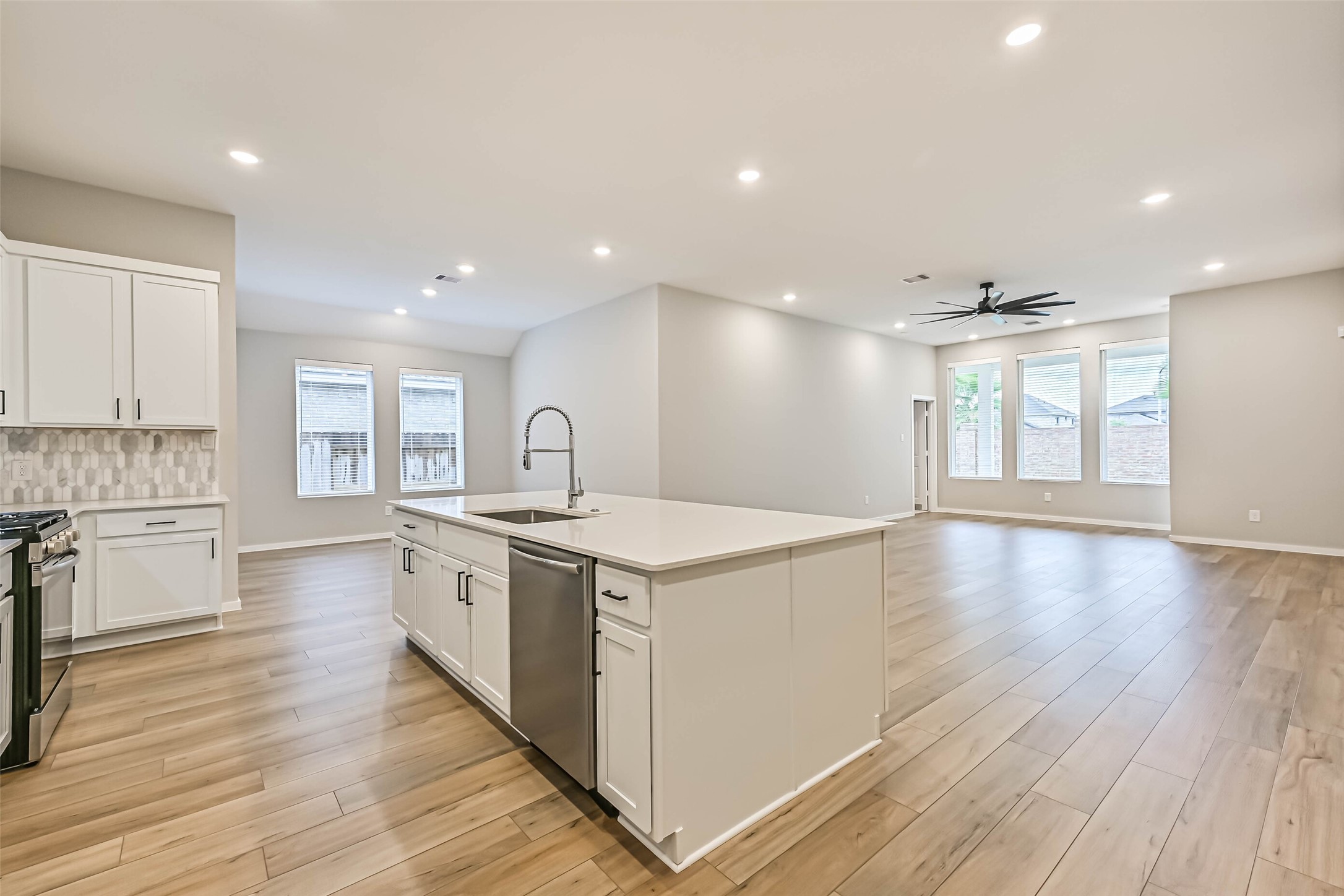 3106 Mariner Island Drive, La Marque, TX 77568