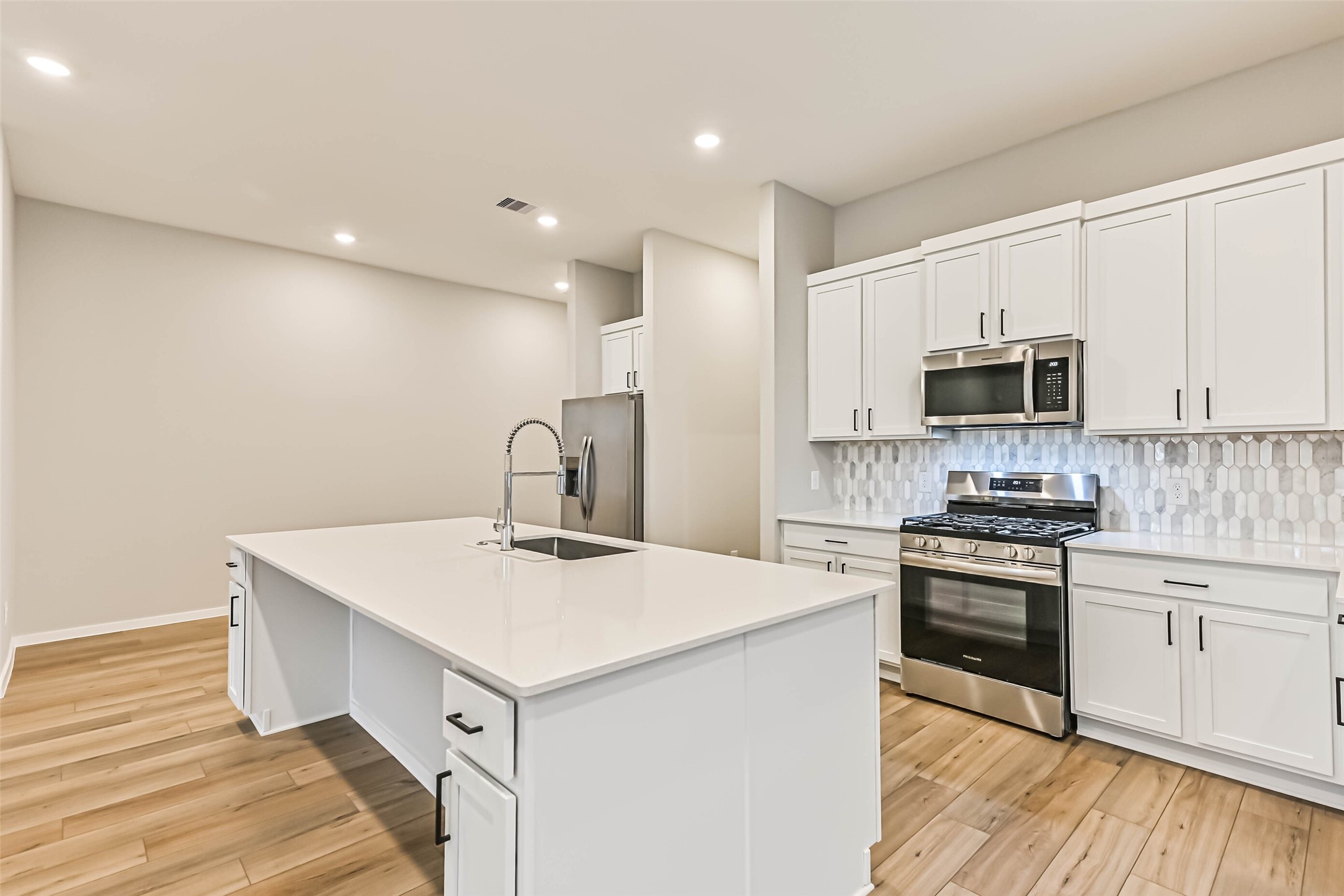 3106 Mariner Island Drive, La Marque, TX 77568