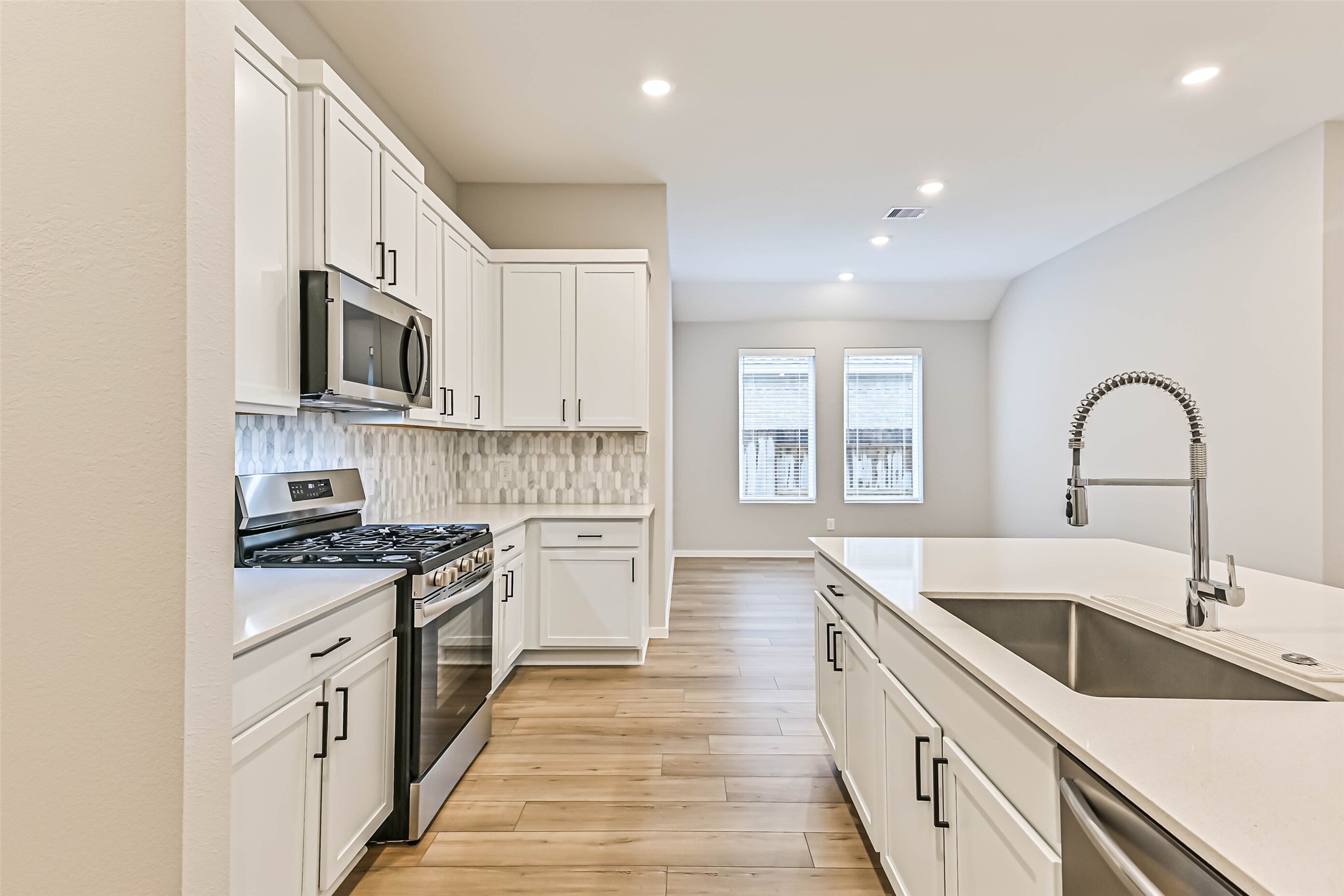 3106 Mariner Island Drive, La Marque, TX 77568