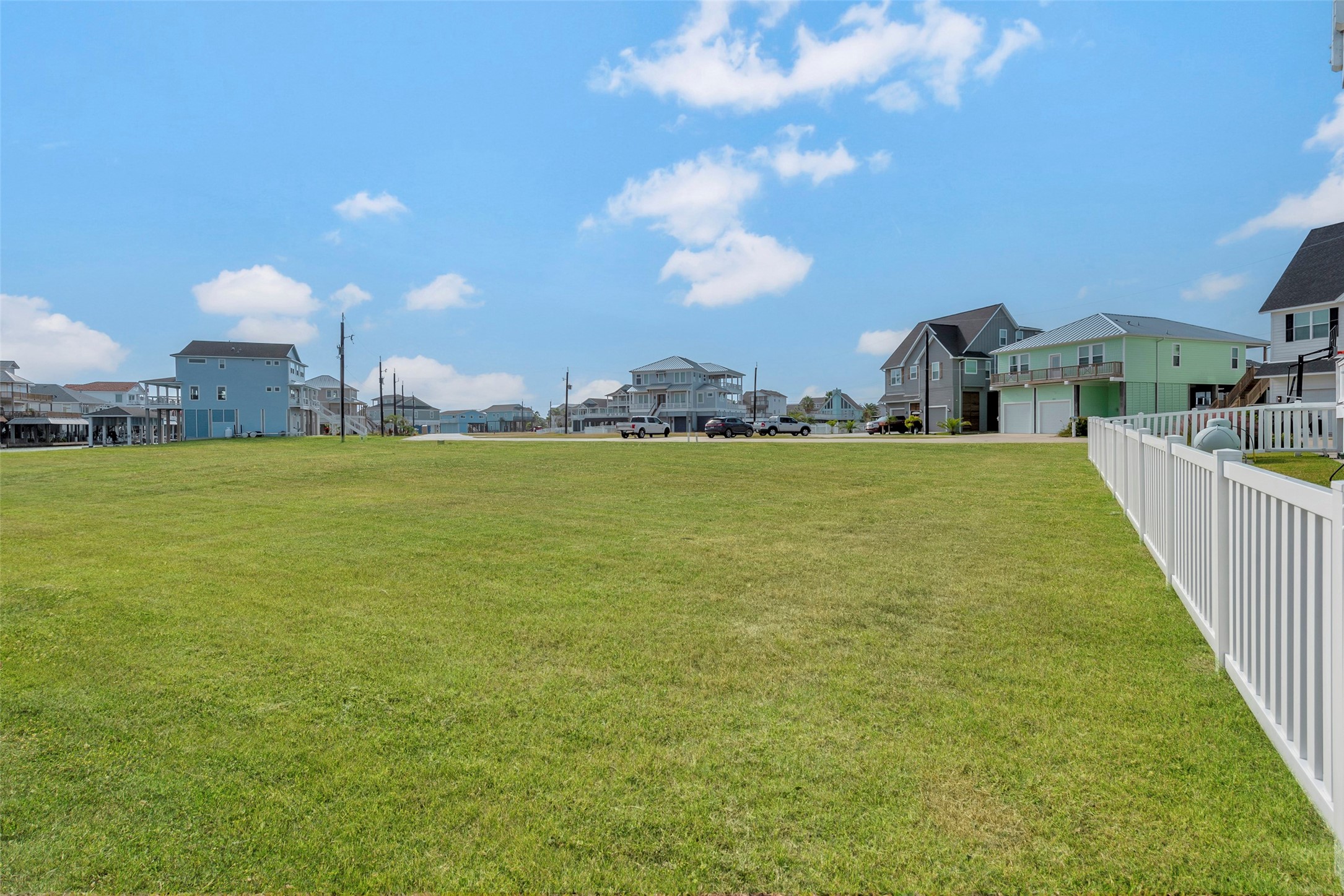 510 Neptune Circle, Tiki Island, TX 77554
