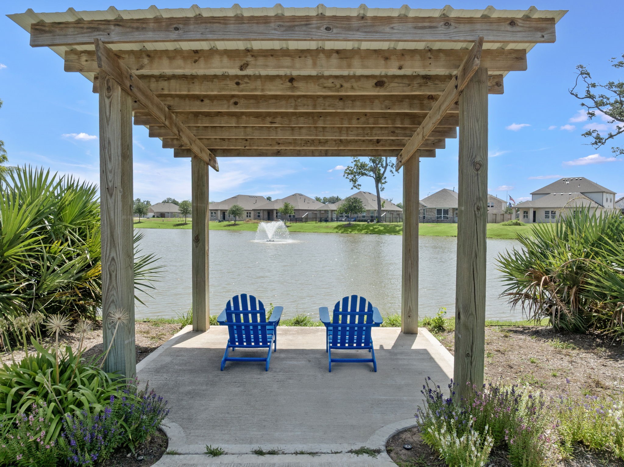 123 Water Grass Trail, Clute, TX 77531