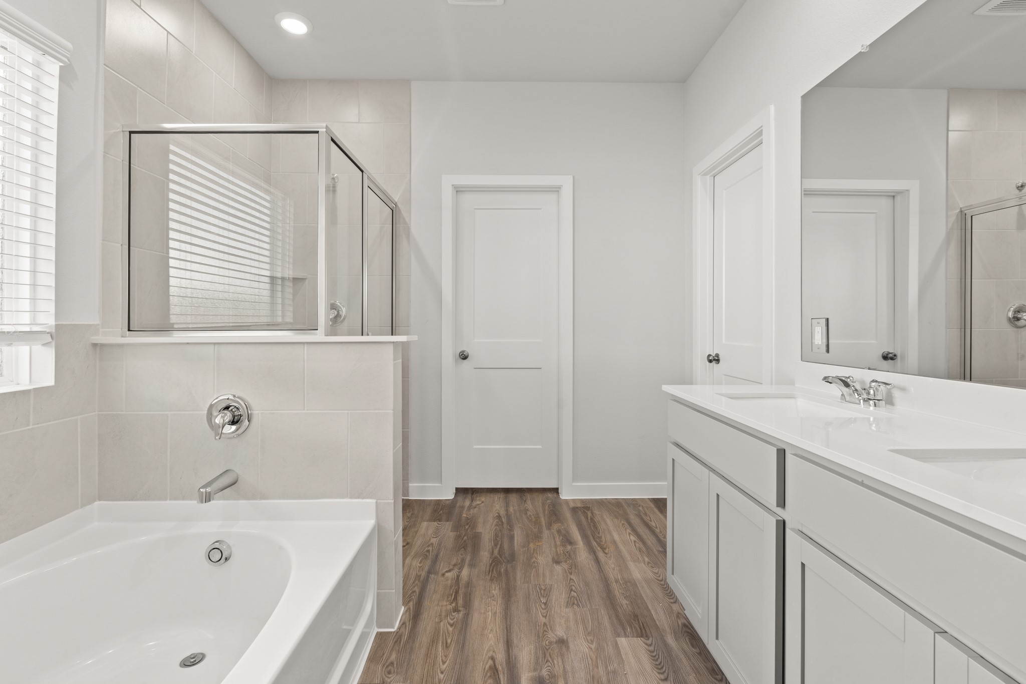 123 Water Grass Trail, Clute, TX 77531