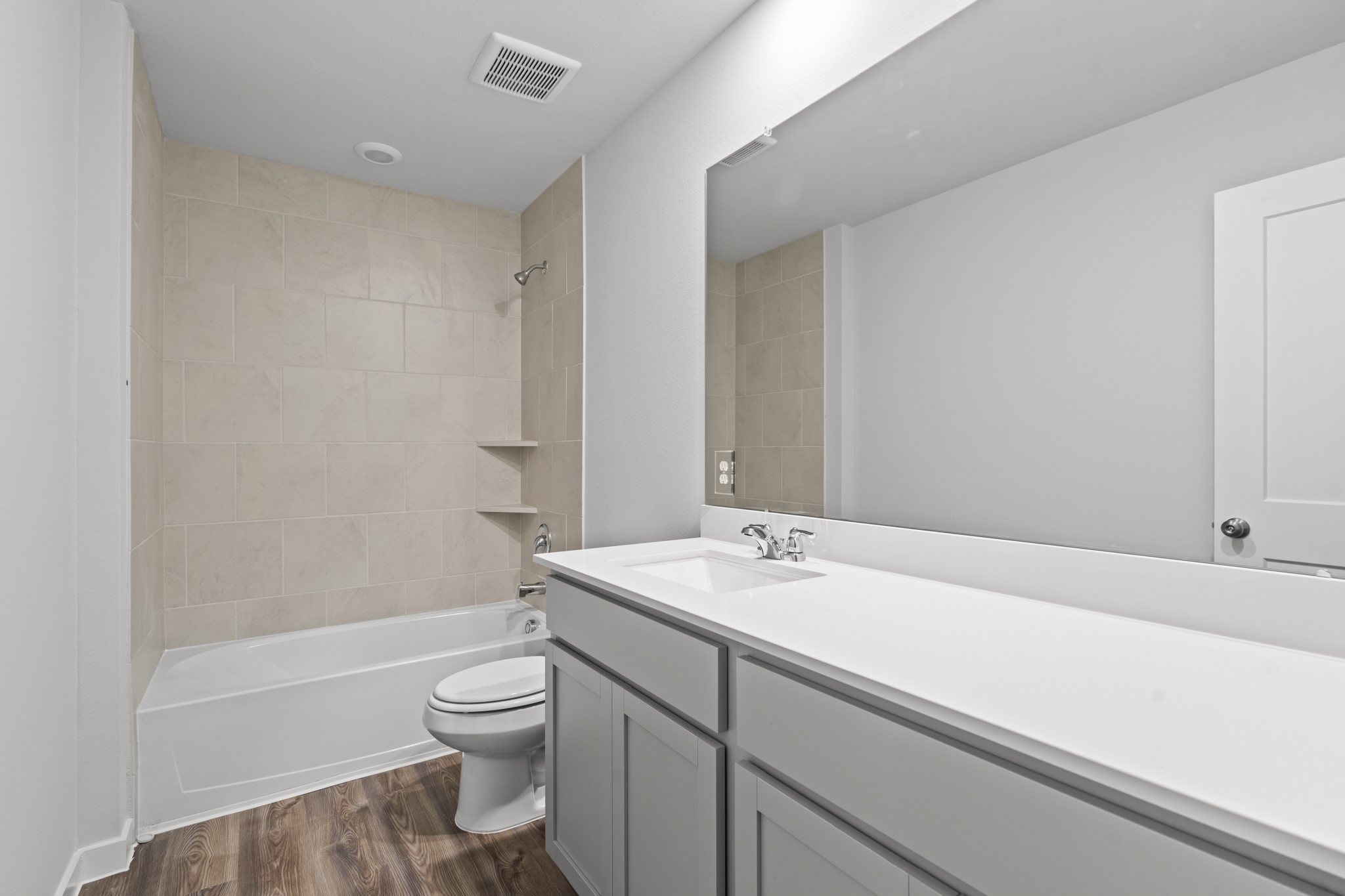 123 Water Grass Trail, Clute, TX 77531