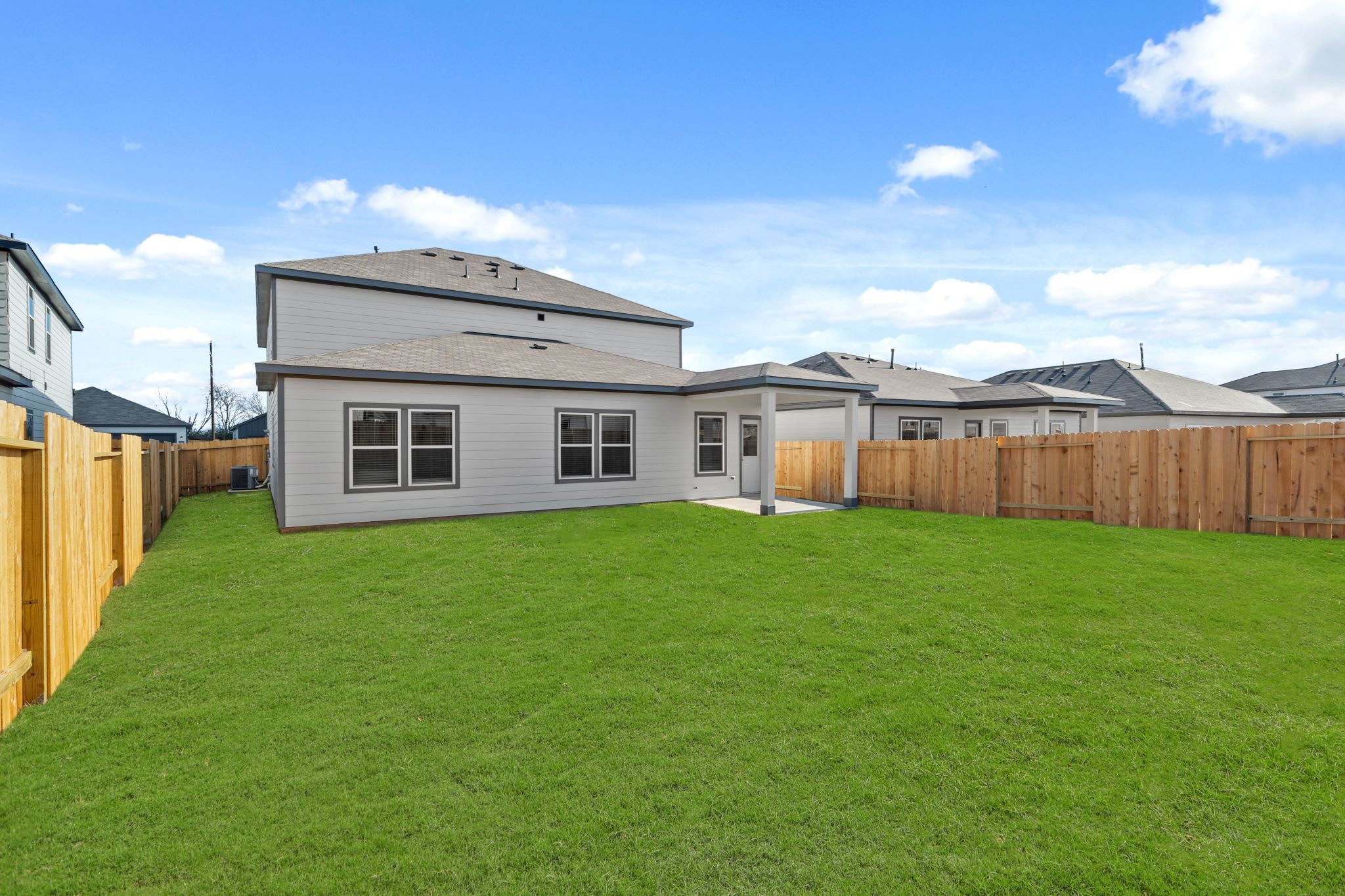 123 Water Grass Trail, Clute, TX 77531
