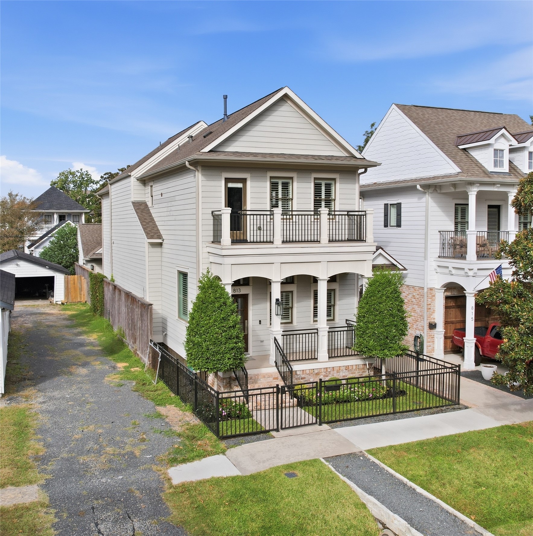 With its inviting double porches, classic exterior details, and attractive curb appeal, this home offers a warm welcome in one of Houston's most sought-after neighborhoods.