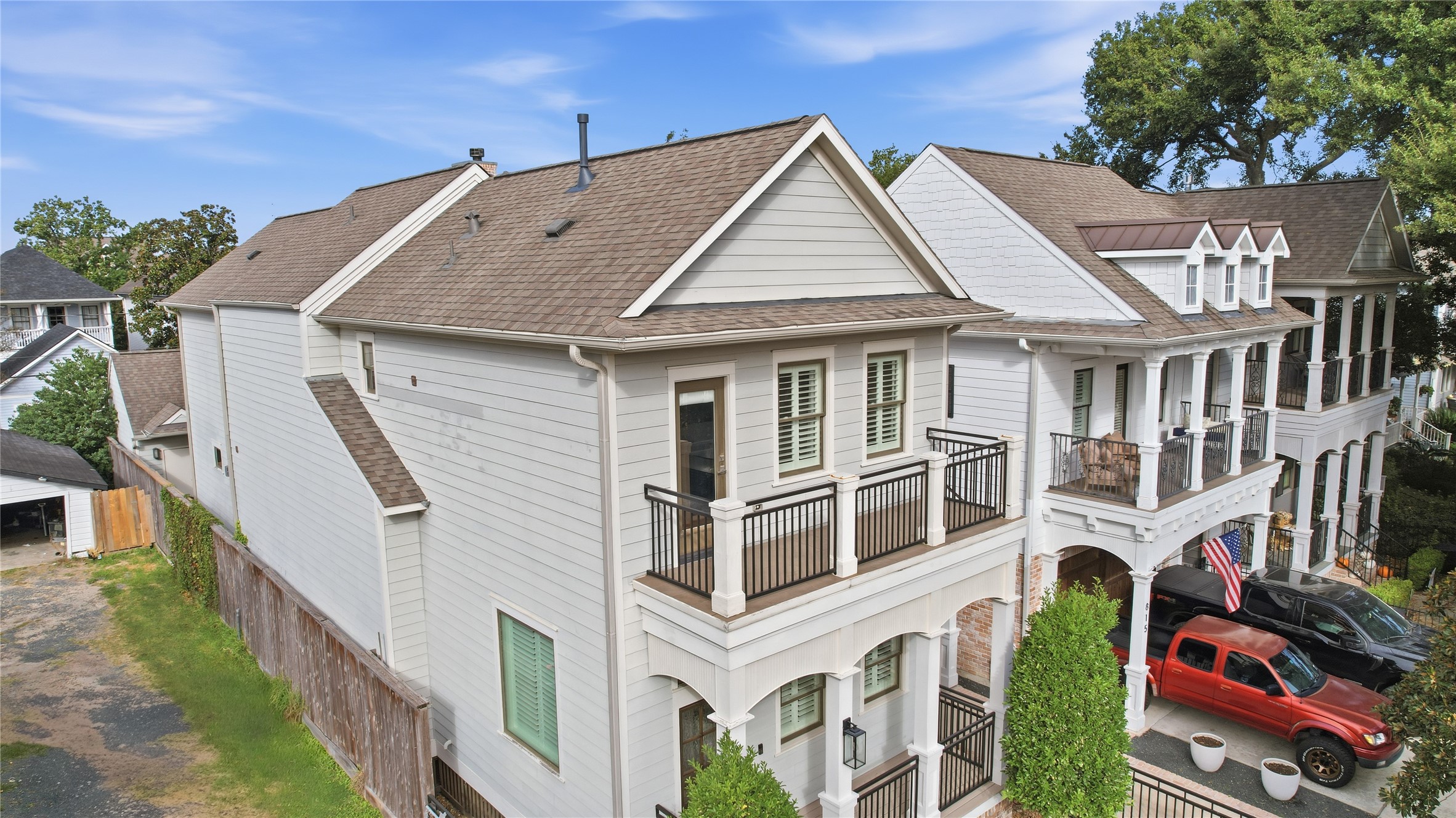With its inviting double porches, classic exterior details, and attractive curb appeal, this home offers a warm welcome in one of Houston's most sought-after neighborhoods.