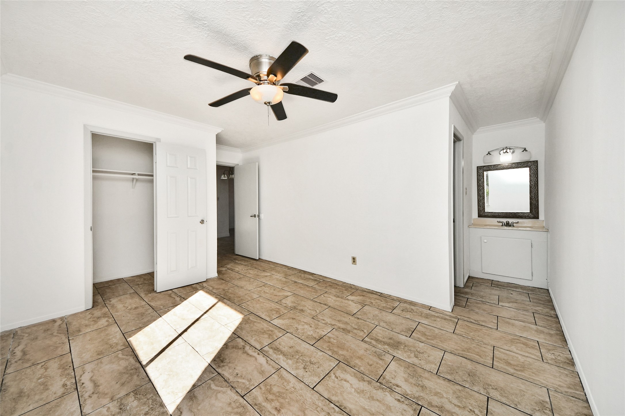 1240 Shadowdale Drive, #14, Houston, TX 77043