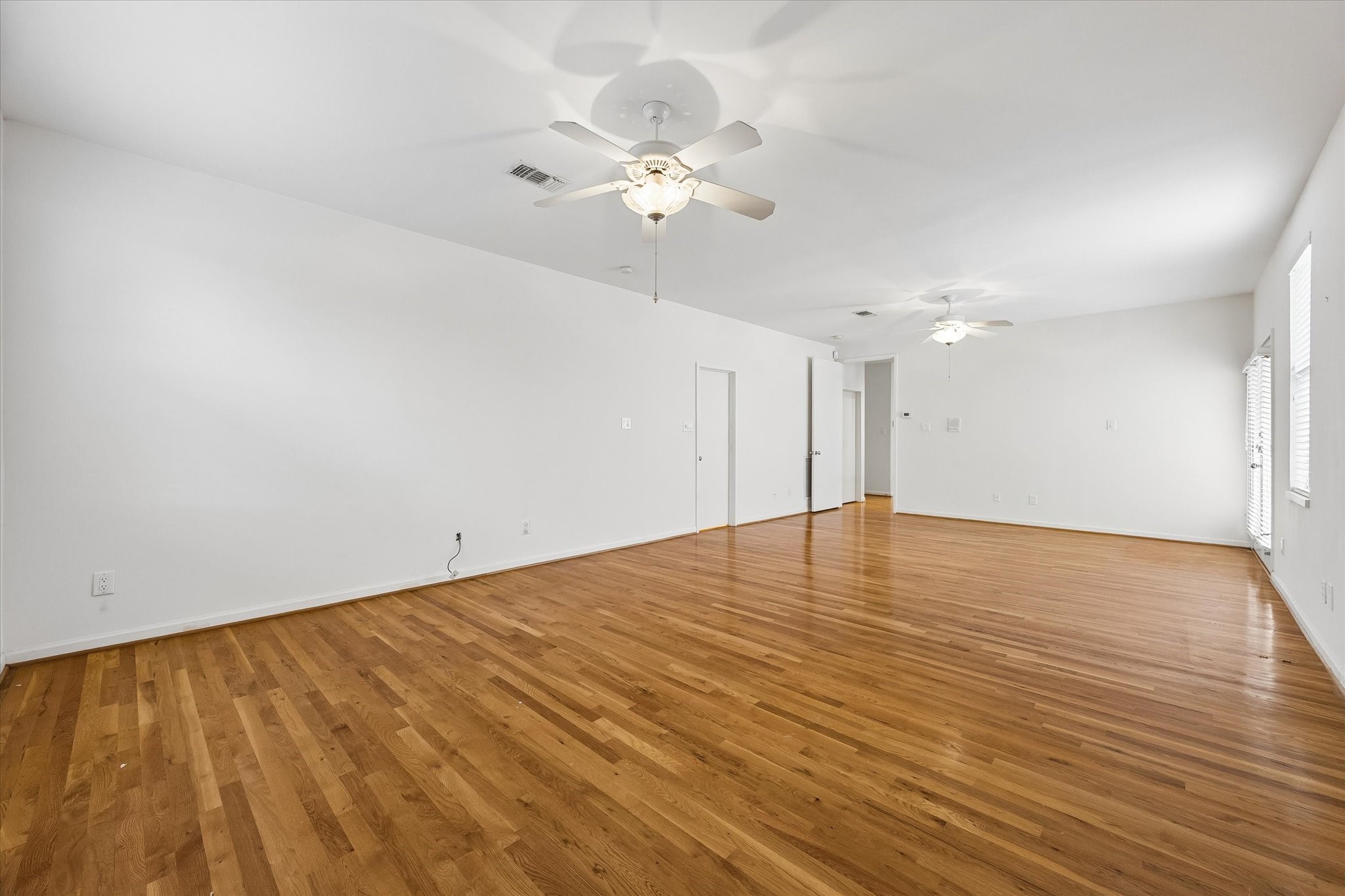 MASSIVE PRIMARY.  YES, THESE FLOORS ARE THROUGHOUT.