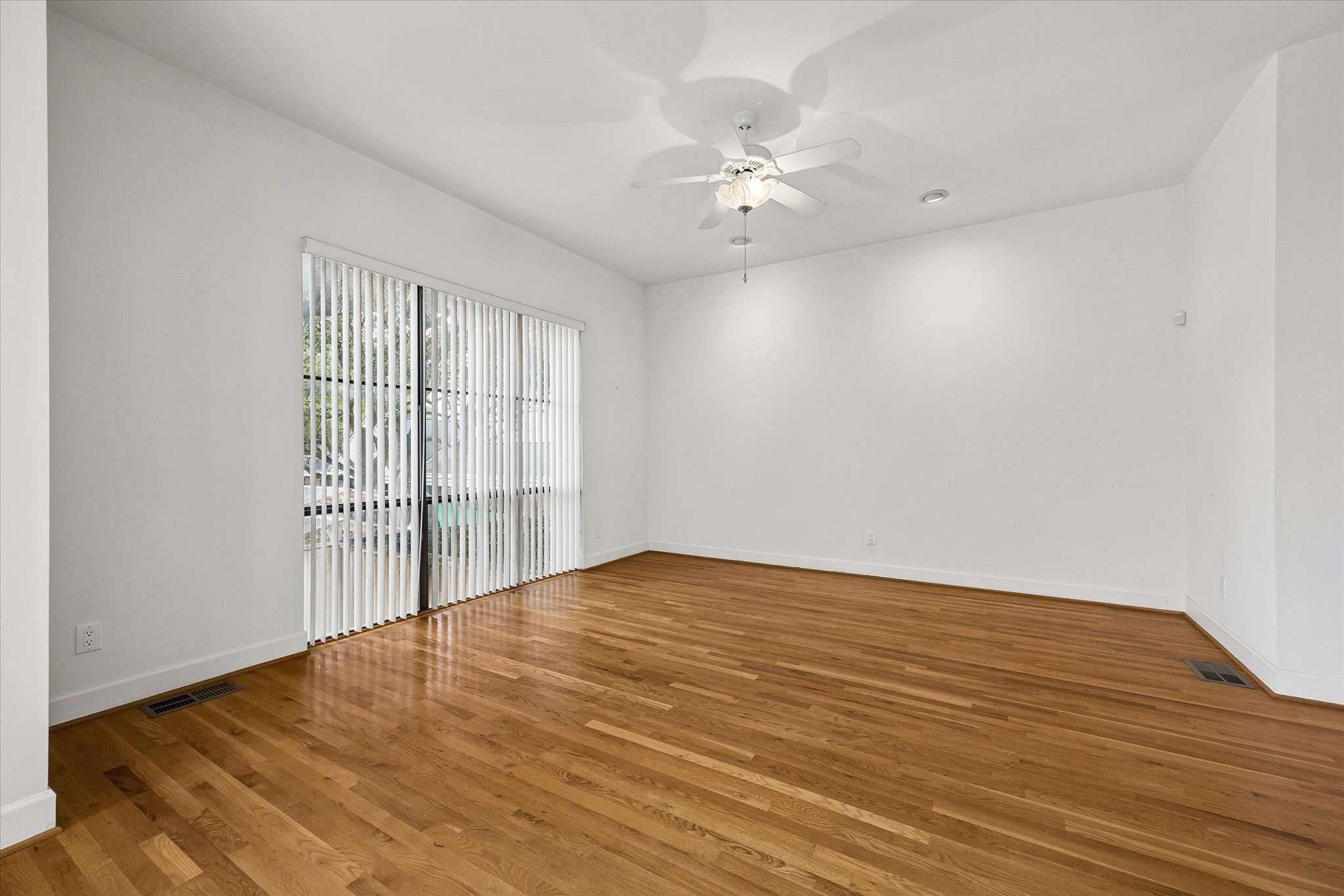 ANOTHER VIEW OF THE SPACE OF THE DINING ROOM FROM THE VIEW OF THE STUDY AREA.