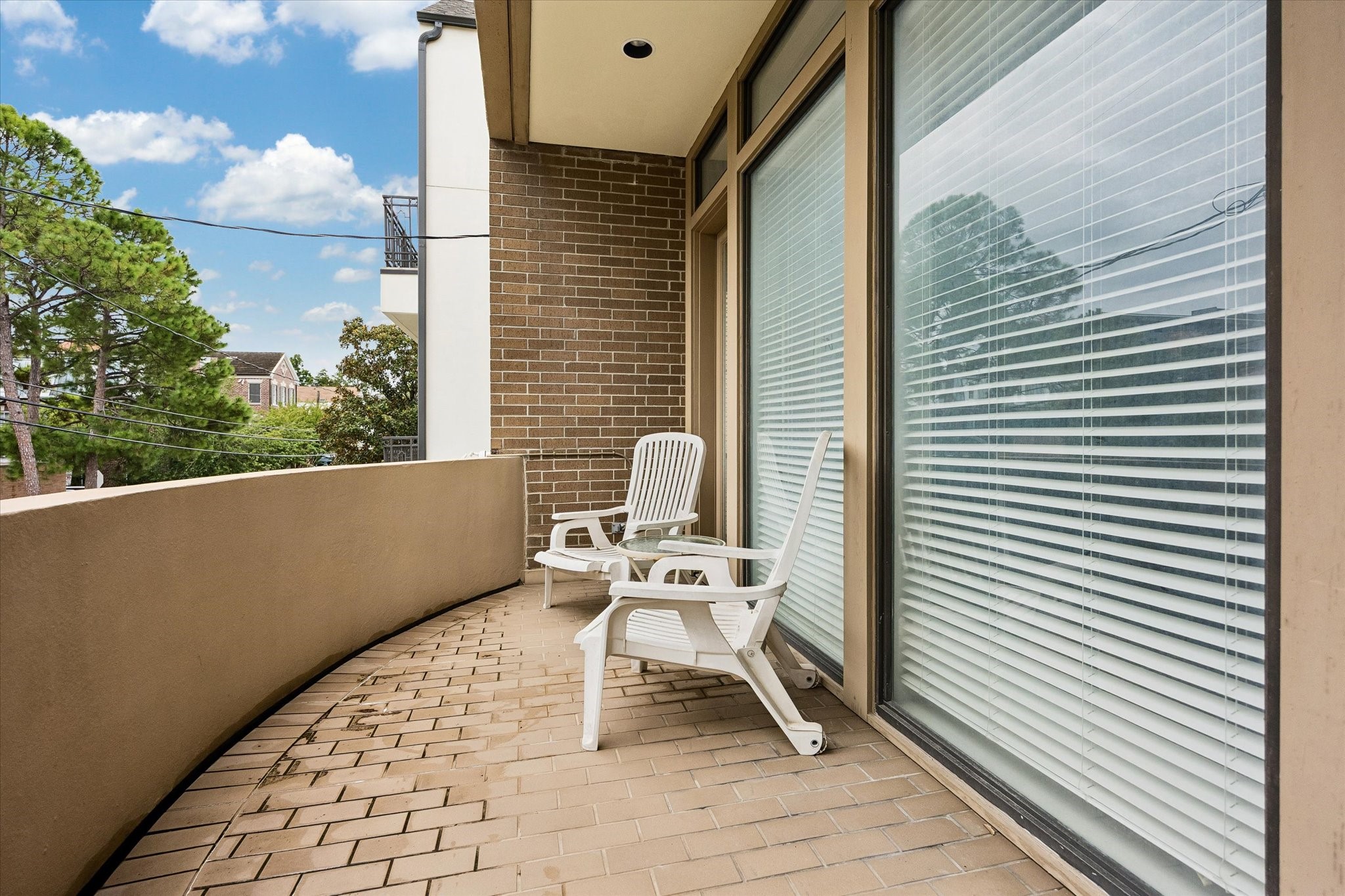 THIS IS THE BEAUTIFUL CURVE FRONT BALCONY WITH A EUROPEAN FEEL.  LOVE WATCHING THE AFTERNOON WALKING AND ACTIVITY IN THIS BEAUTIFUL NEIGHBORHOOD.