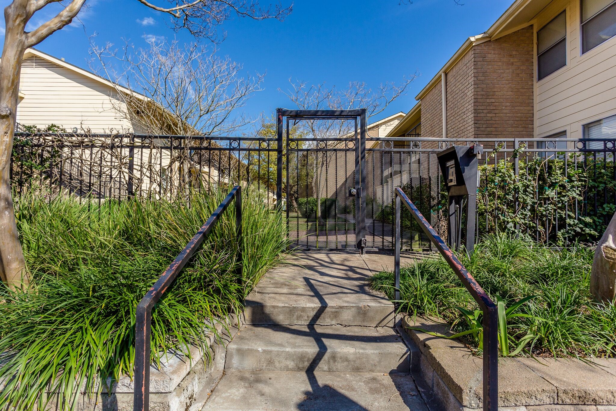 3131 Cummins is a gated community with controlled pedestrian access. An intercom system is conveniently located at each pedestrian gate, allowing residents to provide access to their guests.